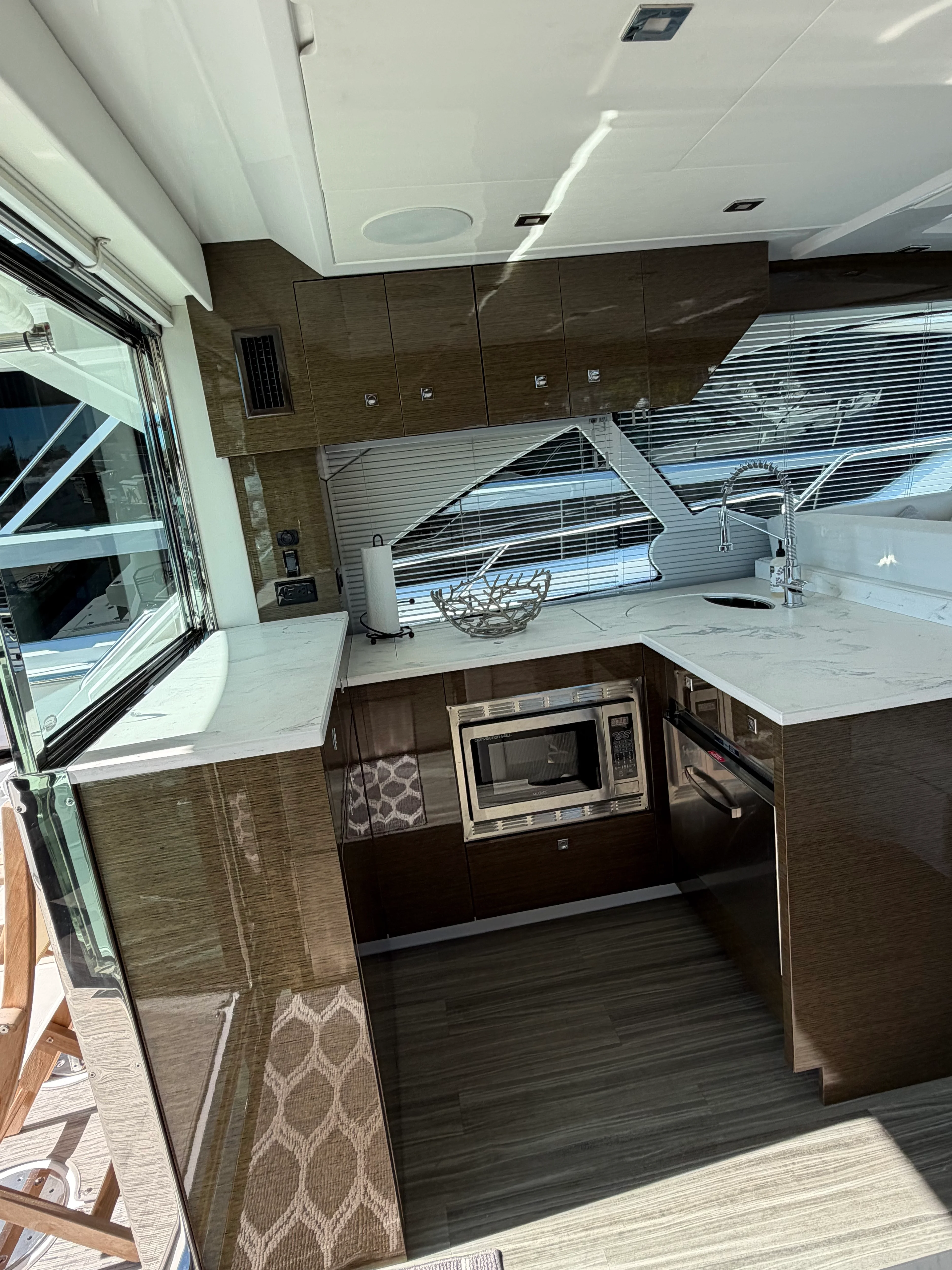 2020 Cruisers Yachts 50 CANTIUS Image Thumbnail #9