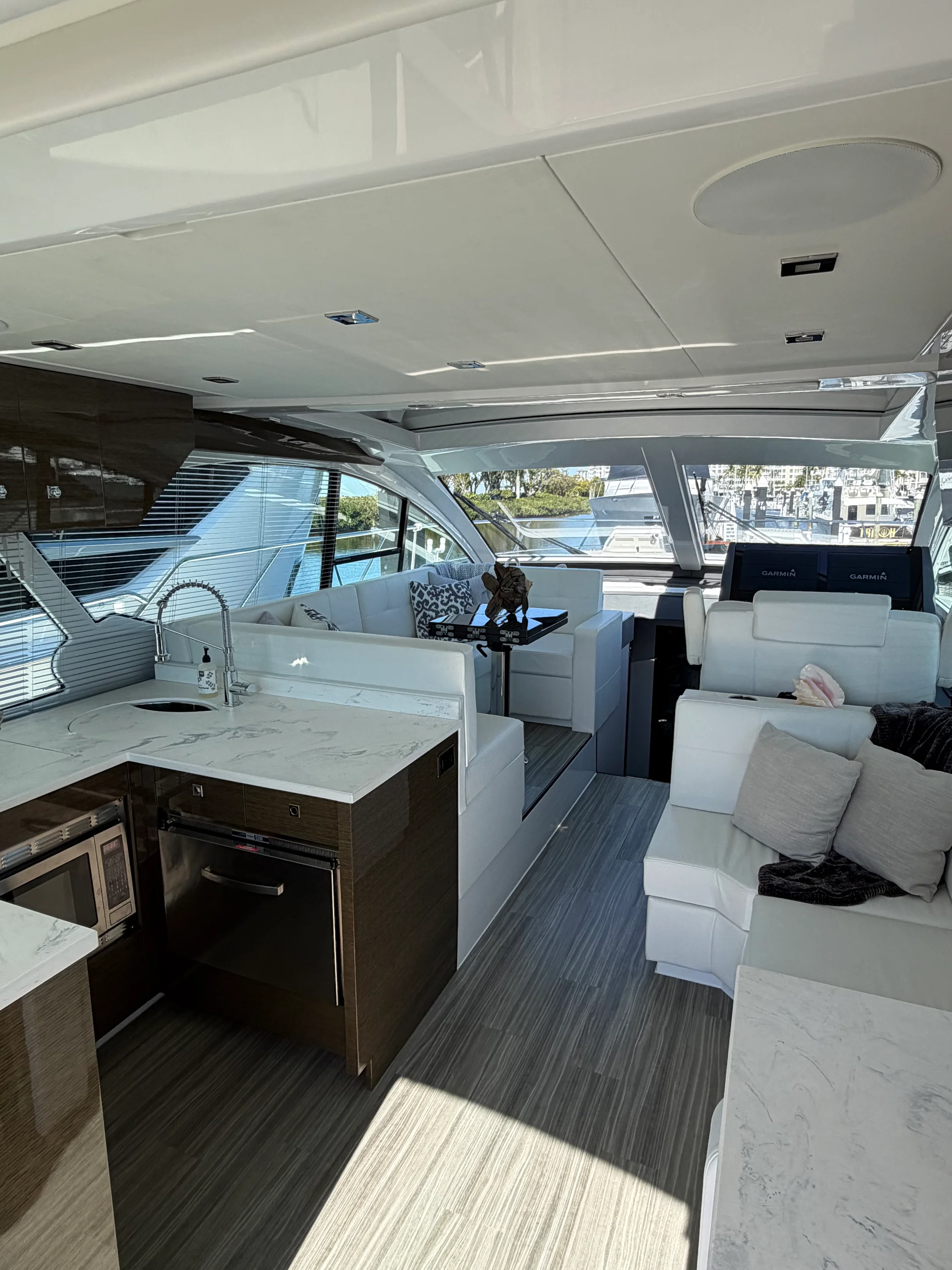 2020 Cruisers Yachts 50 CANTIUS Image Thumbnail #8