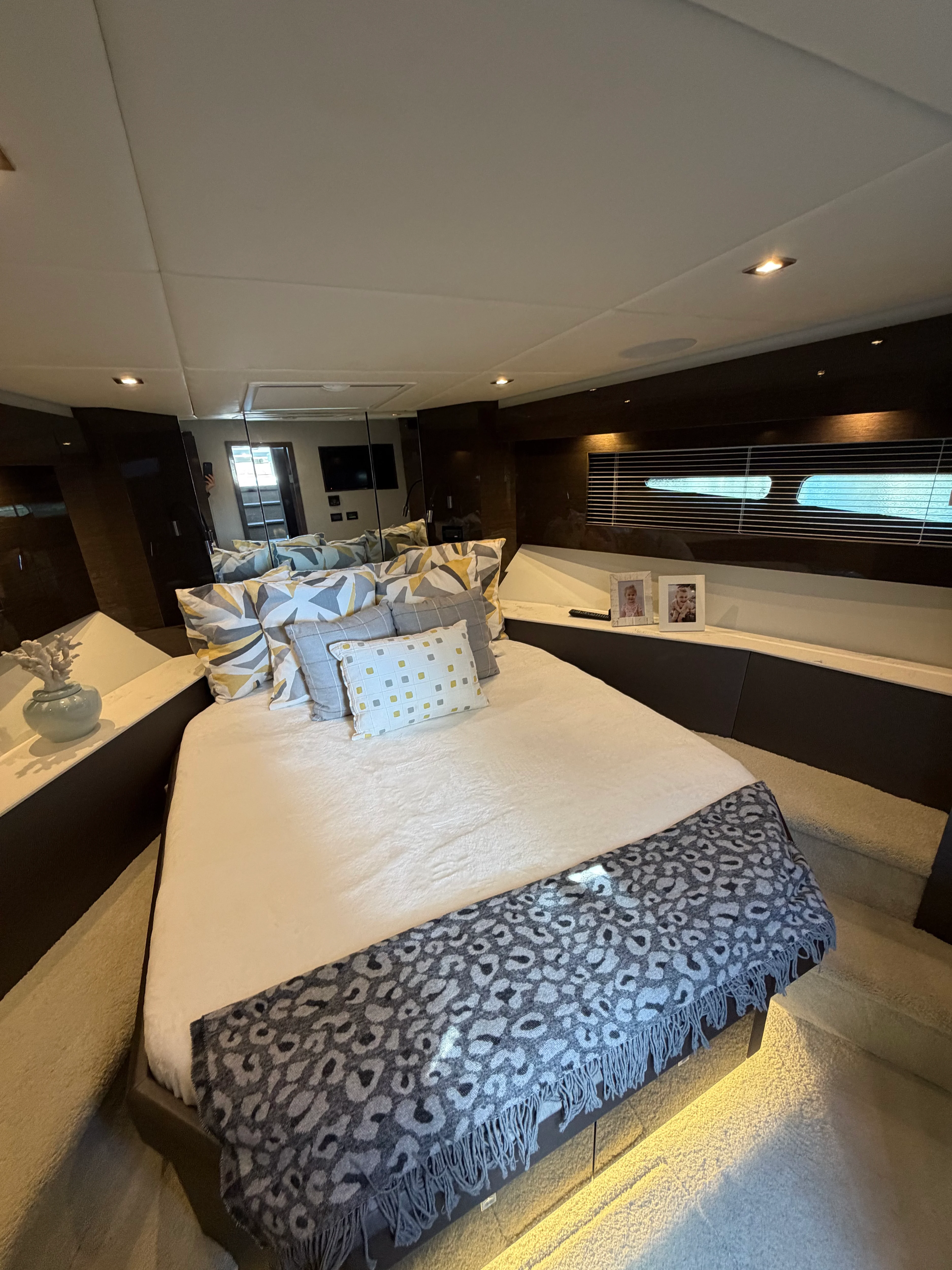 2020 Cruisers Yachts 50 CANTIUS Image Thumbnail #17