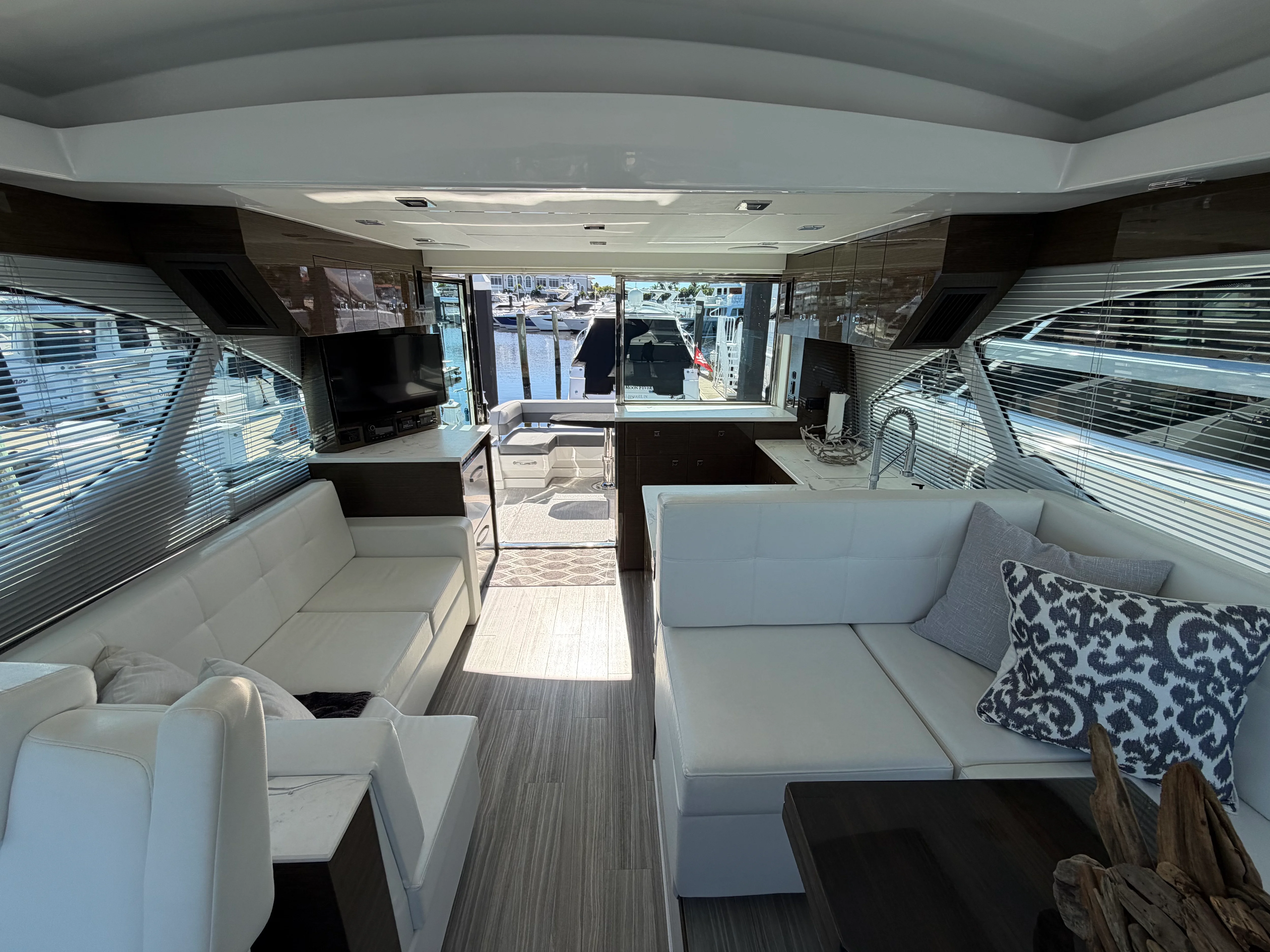 2020 Cruisers Yachts 50 CANTIUS Image Thumbnail #19