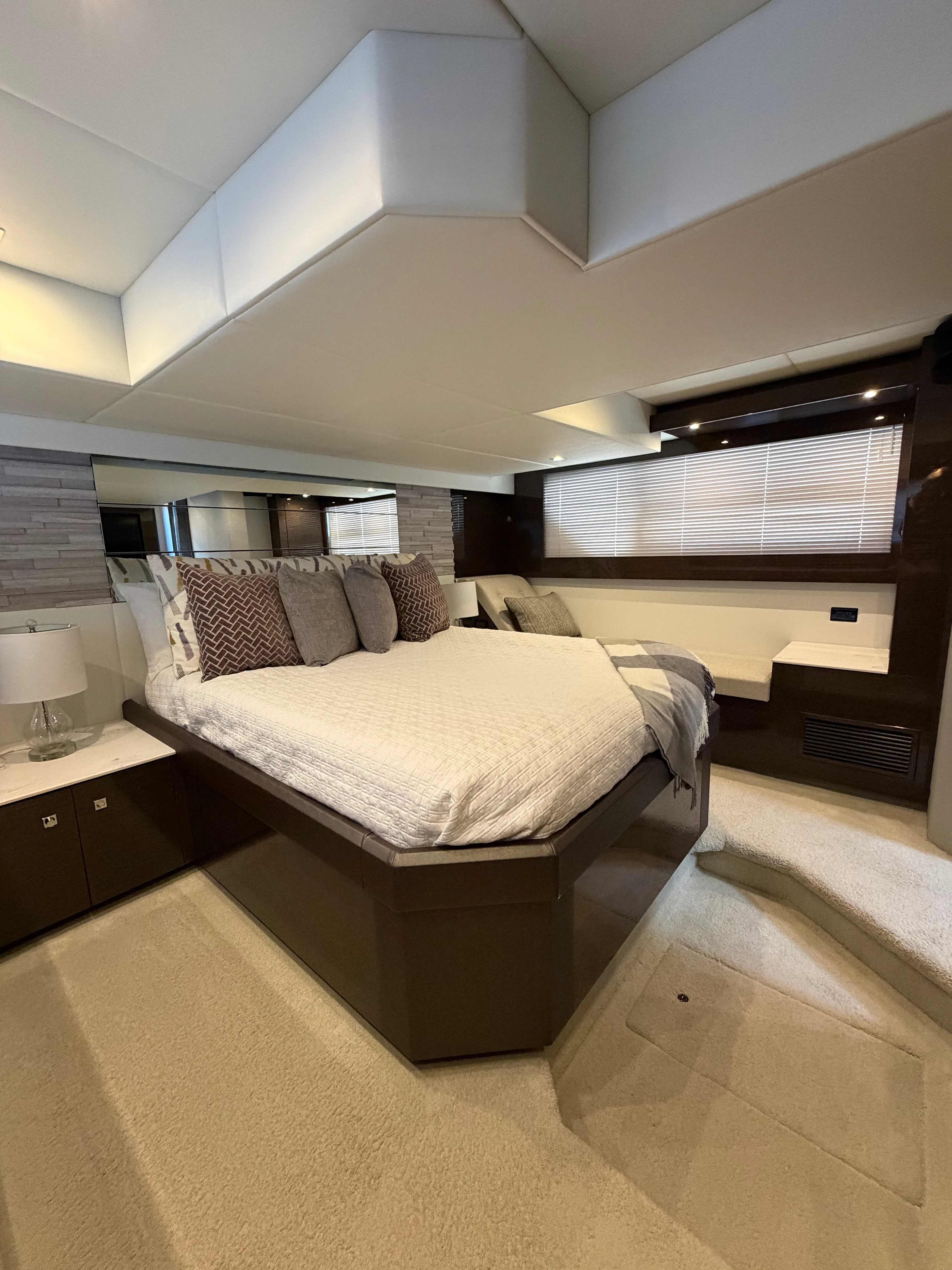 2020 Cruisers Yachts 50 CANTIUS Image Thumbnail #15