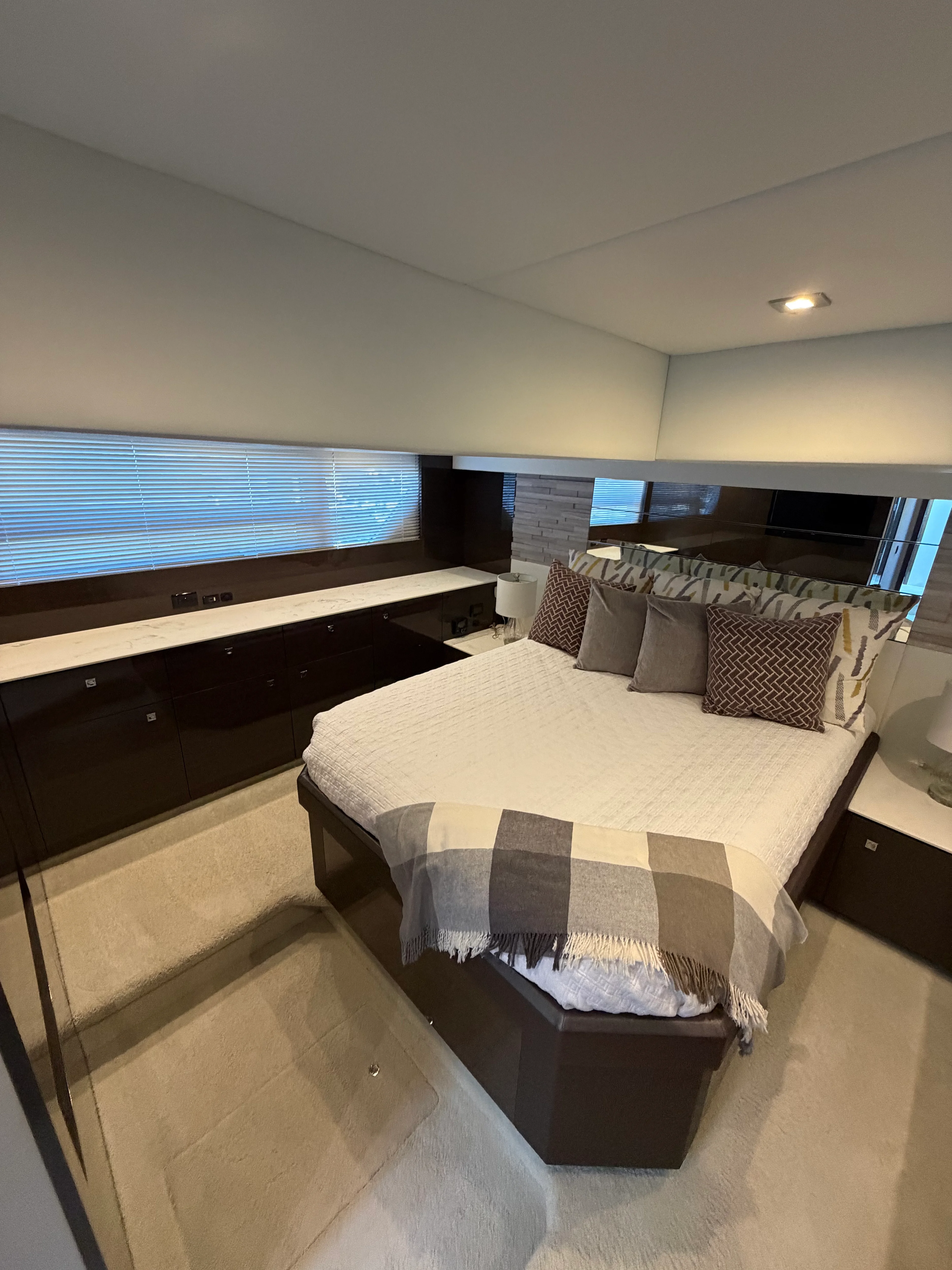 2020 Cruisers Yachts 50 CANTIUS Image Thumbnail #14