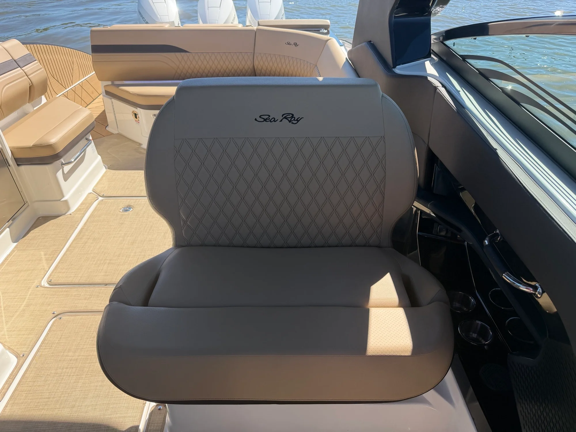 2026 Sea Ray SLX 360 OUTBOARD Image Thumbnail #14
