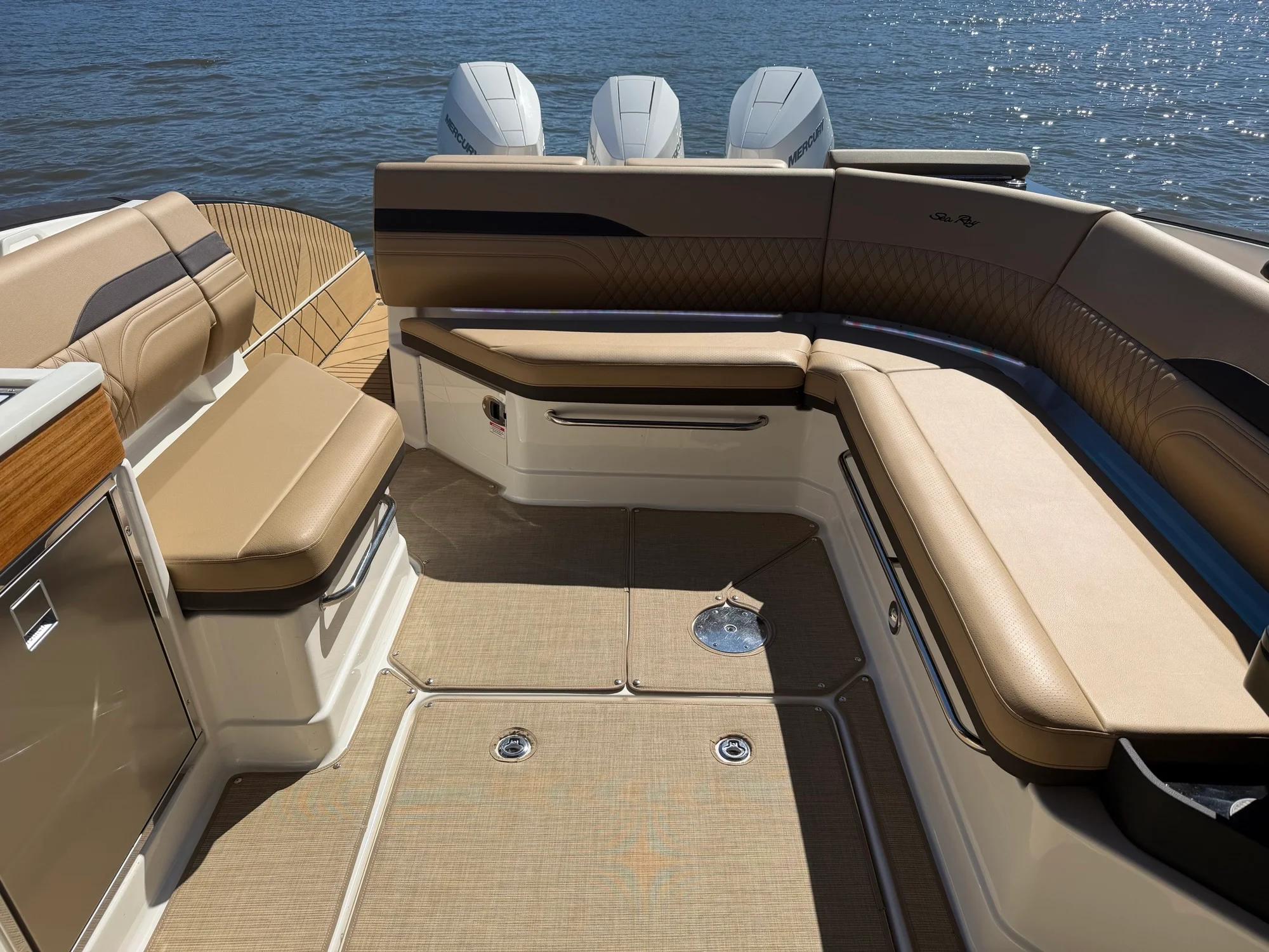2026 Sea Ray SLX 360 OUTBOARD Image Thumbnail #23