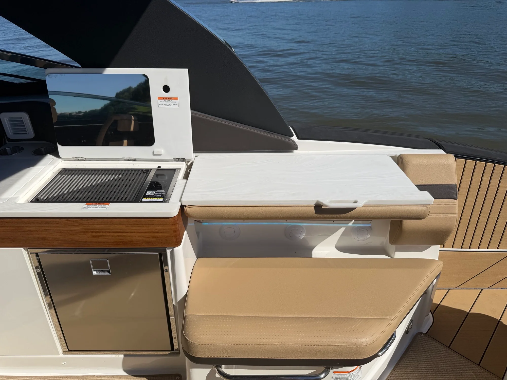 2026 Sea Ray SLX 360 OUTBOARD Image Thumbnail #17