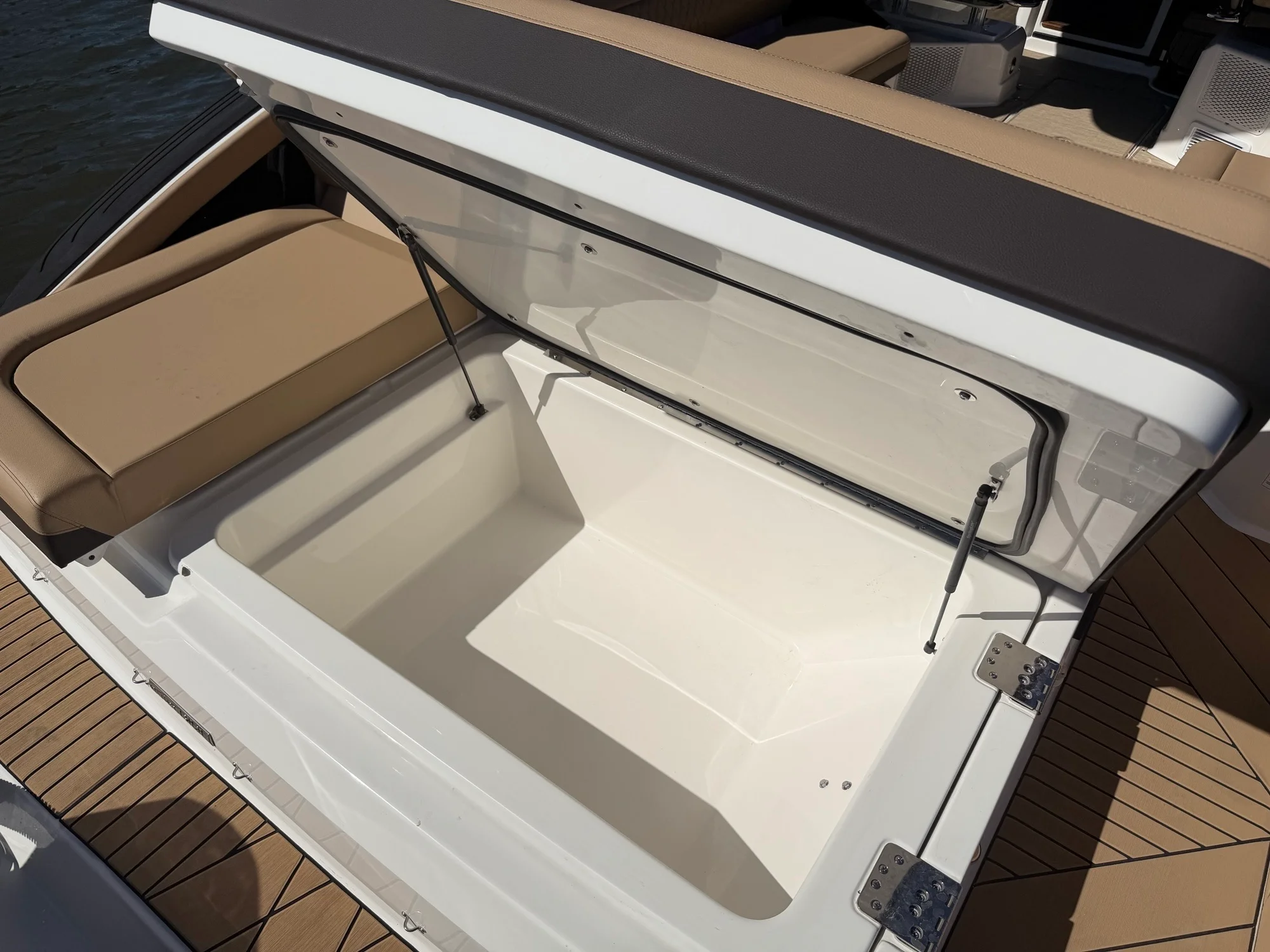 2026 Sea Ray SLX 360 OUTBOARD Image Thumbnail #28