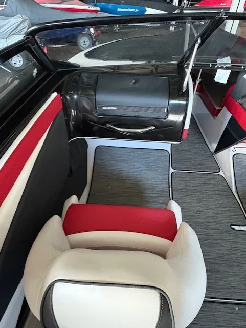 2019 Glastron 225 GTS Image Thumbnail #4