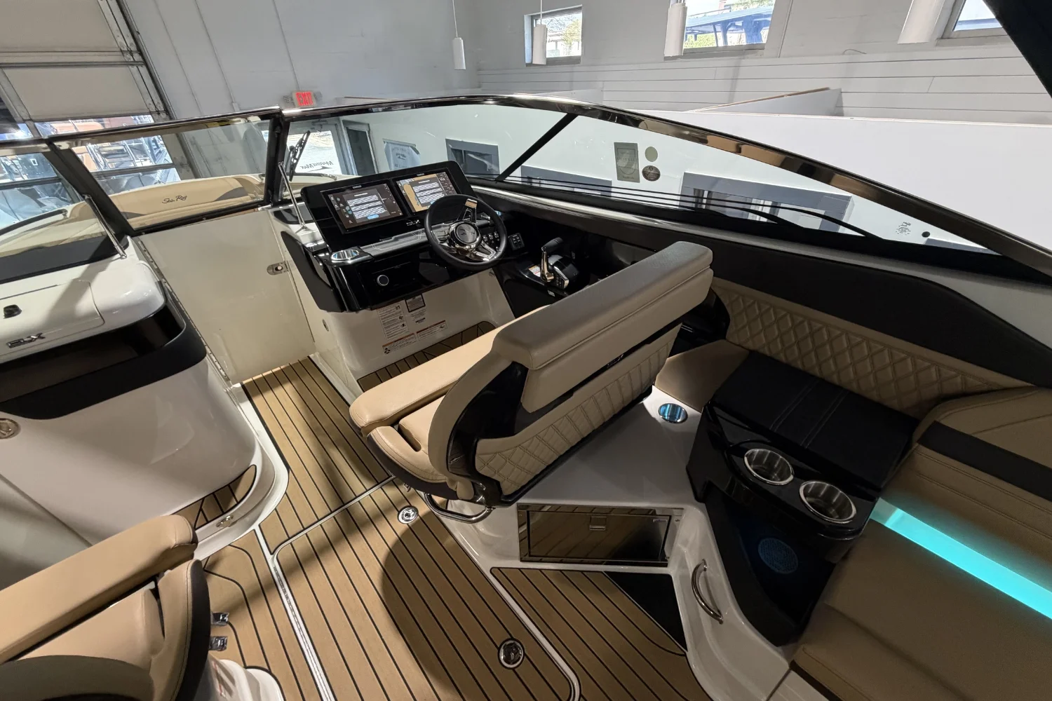 2026 Sea Ray SLX 280 Outboard Image Thumbnail #24