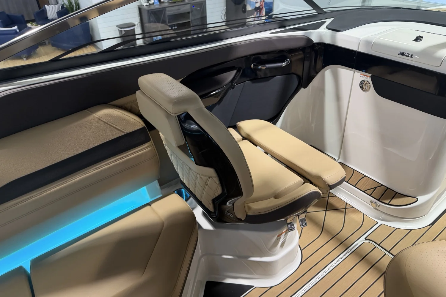 2026 Sea Ray SLX 280 Outboard Image Thumbnail #21