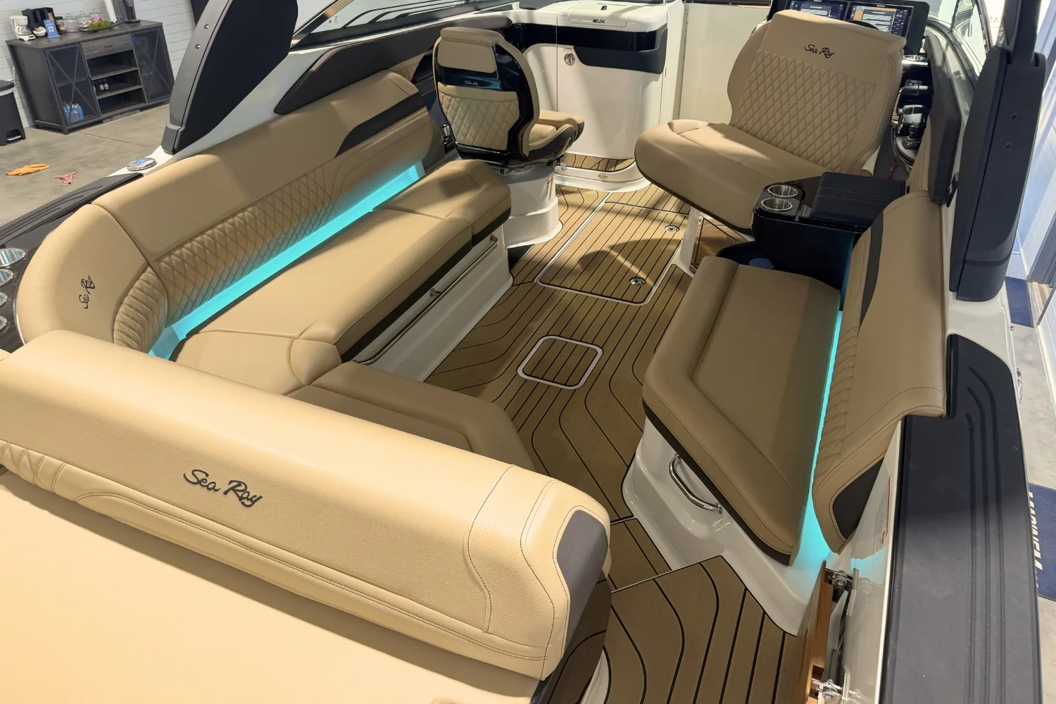 2026 Sea Ray SLX 280 Outboard Image Thumbnail #10