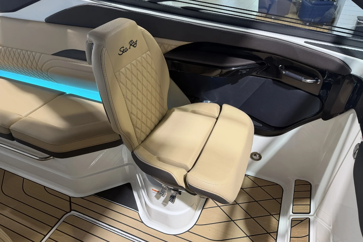 2026 Sea Ray SLX 280 Outboard Image Thumbnail #20