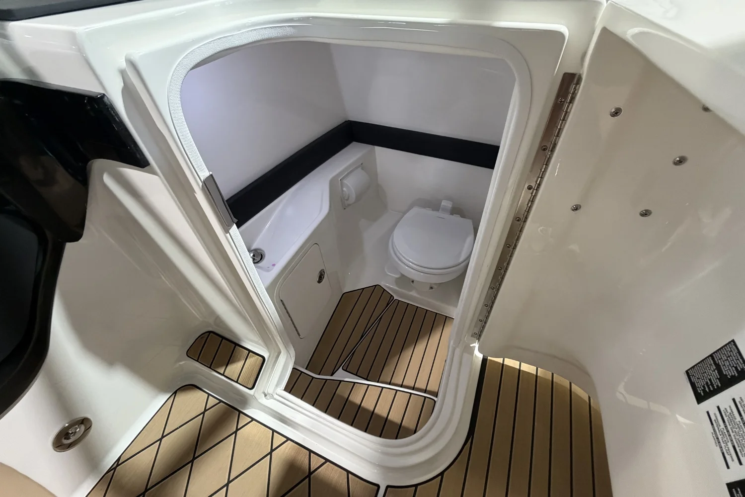 2026 Sea Ray SLX 280 Outboard Image Thumbnail #22