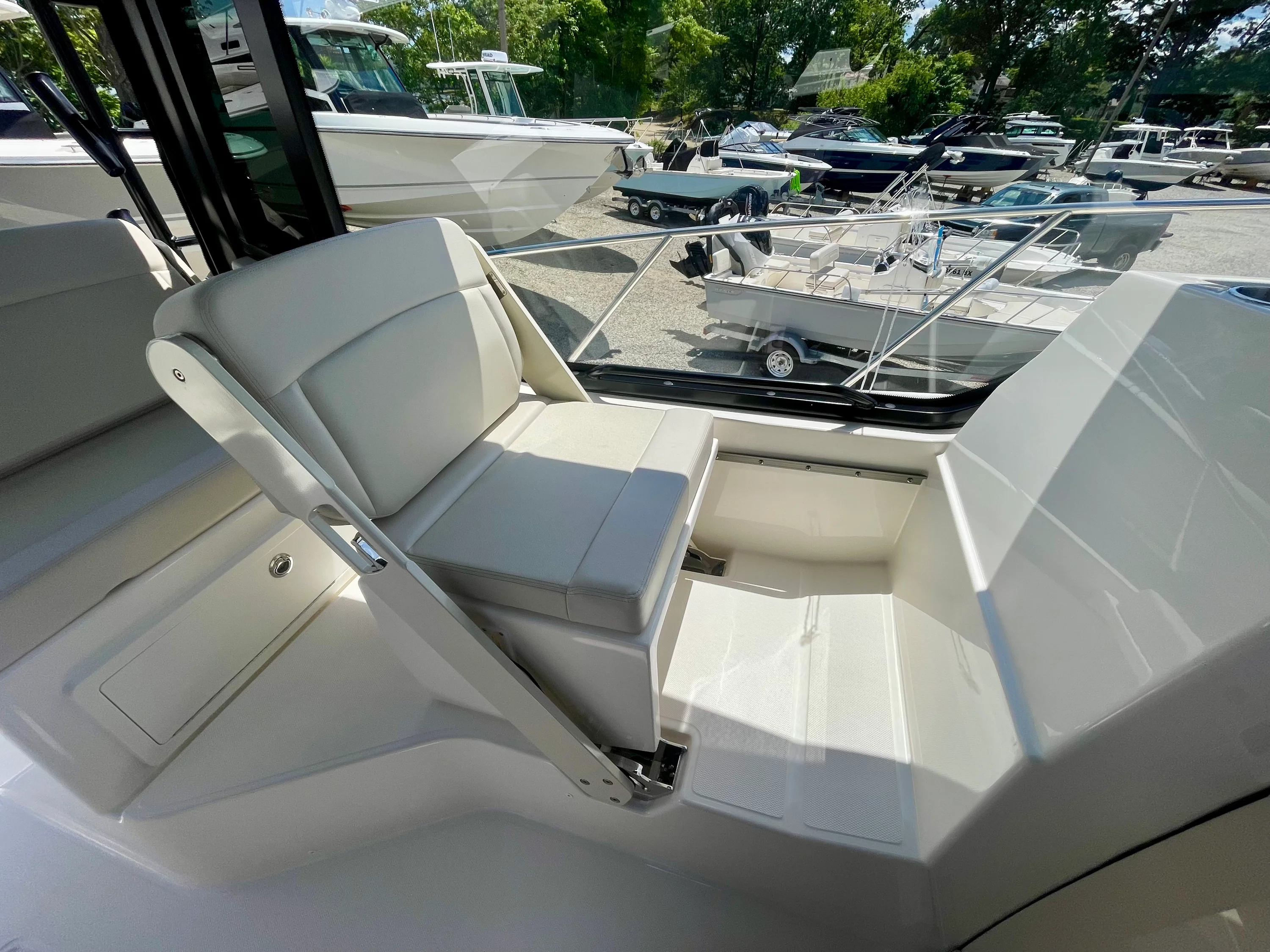 2026 Boston Whaler 325 Conquest Image Thumbnail #15