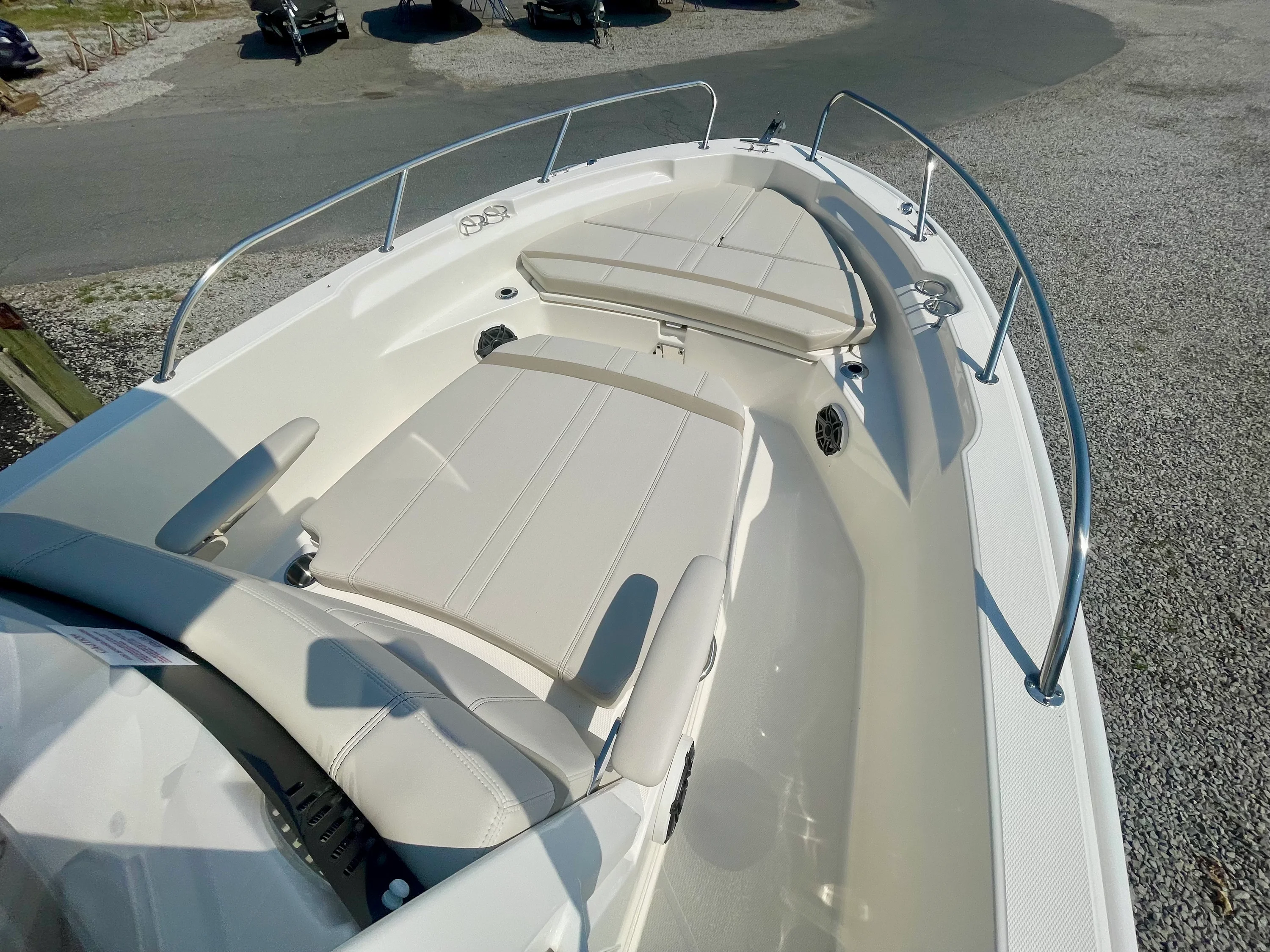 2026 Boston Whaler 220 Dauntless Image Thumbnail #14