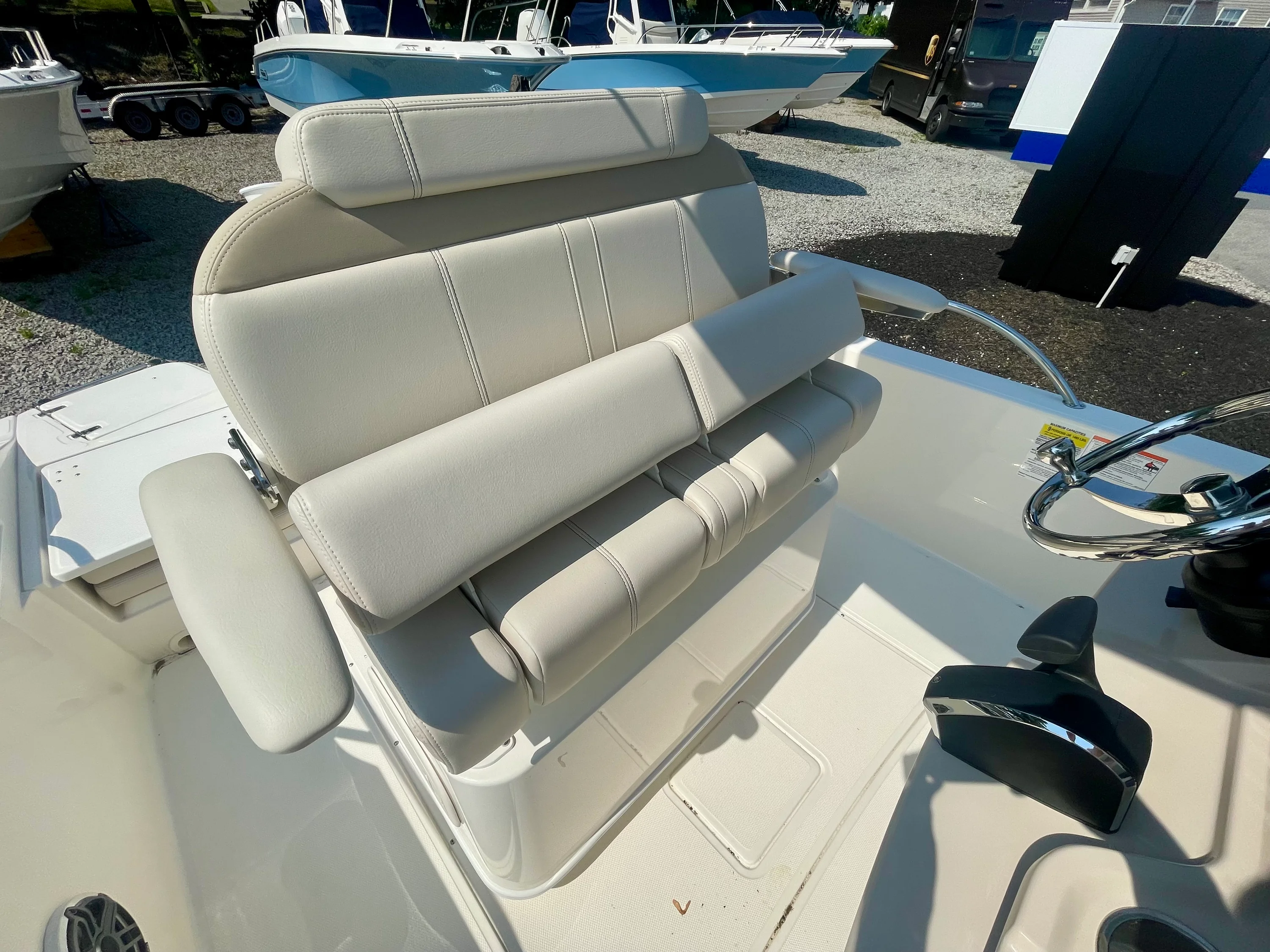 2026 Boston Whaler 220 Dauntless Image Thumbnail #8