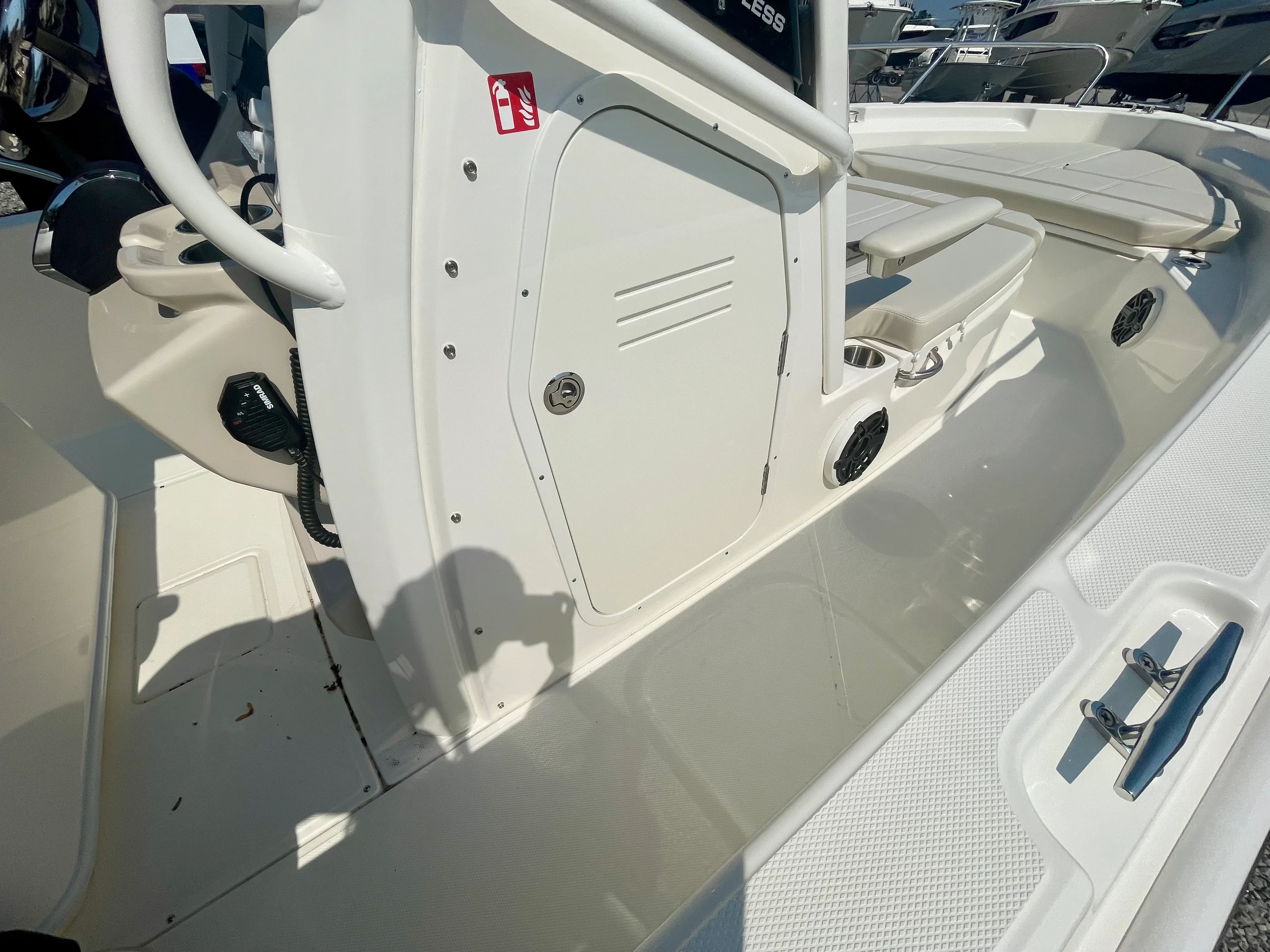 2026 Boston Whaler 220 Dauntless Image Thumbnail #12