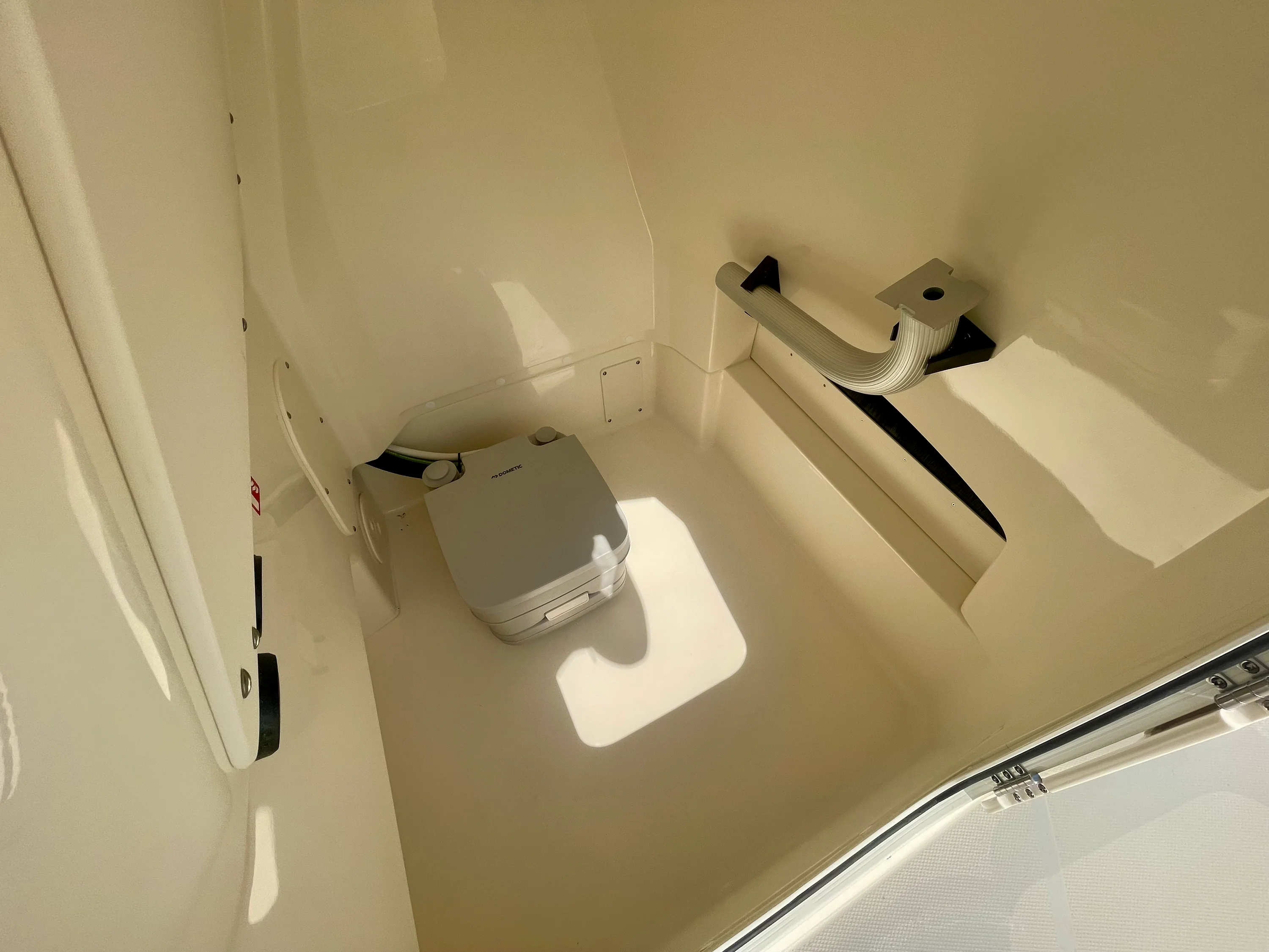 2026 Boston Whaler 220 Dauntless Image Thumbnail #13