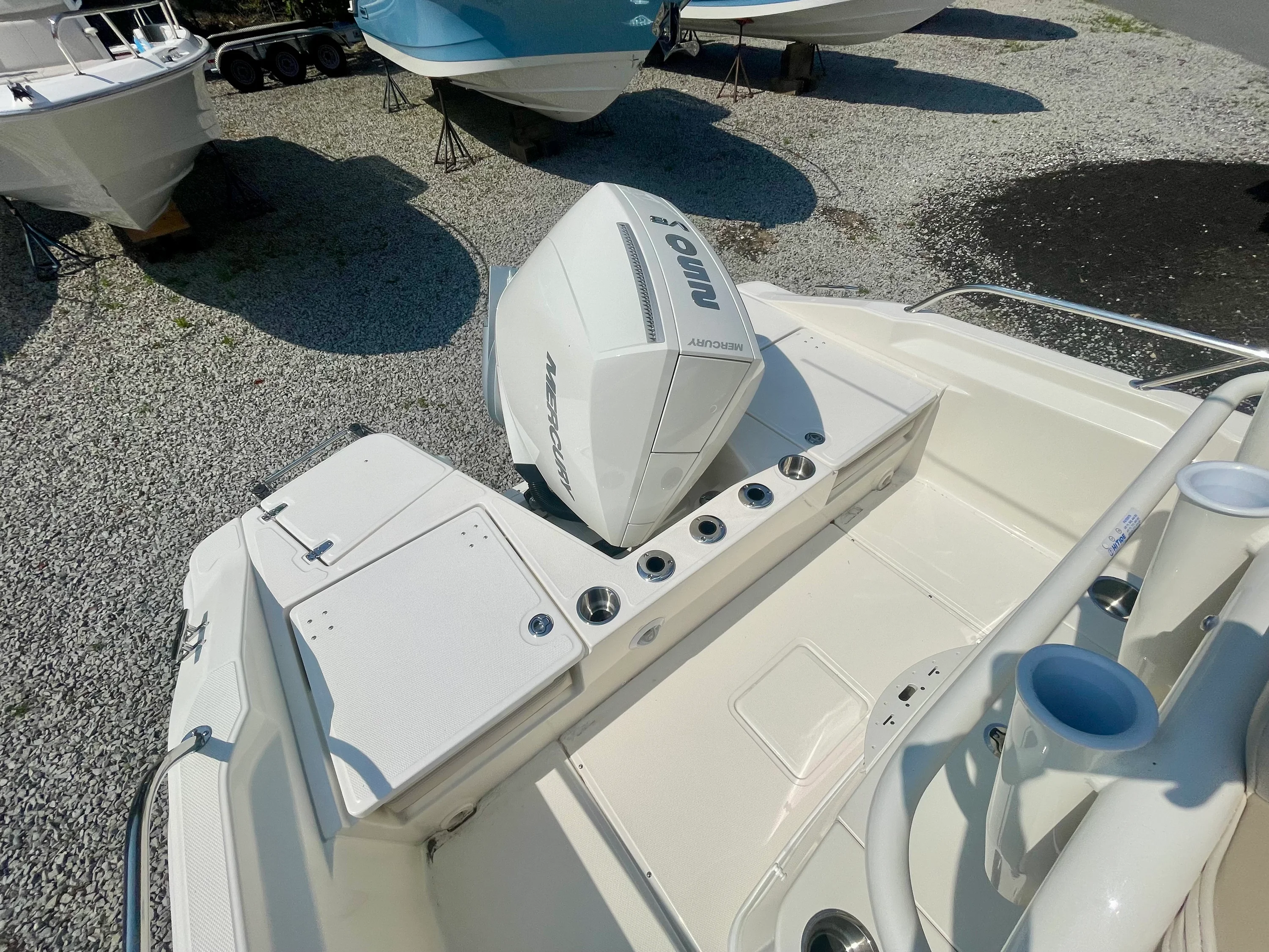 2026 Boston Whaler 220 Dauntless Image Thumbnail #2