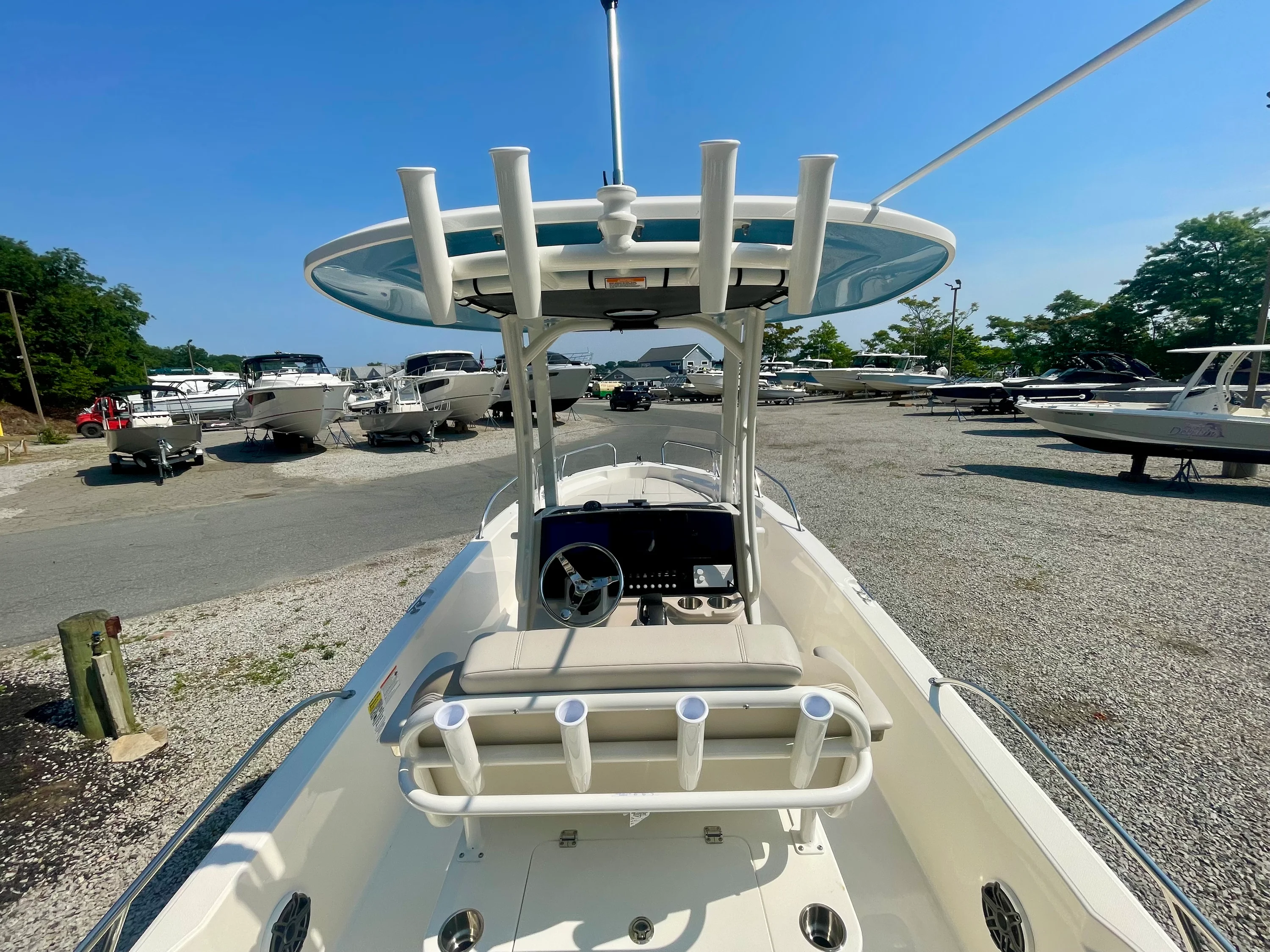 2026 Boston Whaler 220 Dauntless Image Thumbnail #6