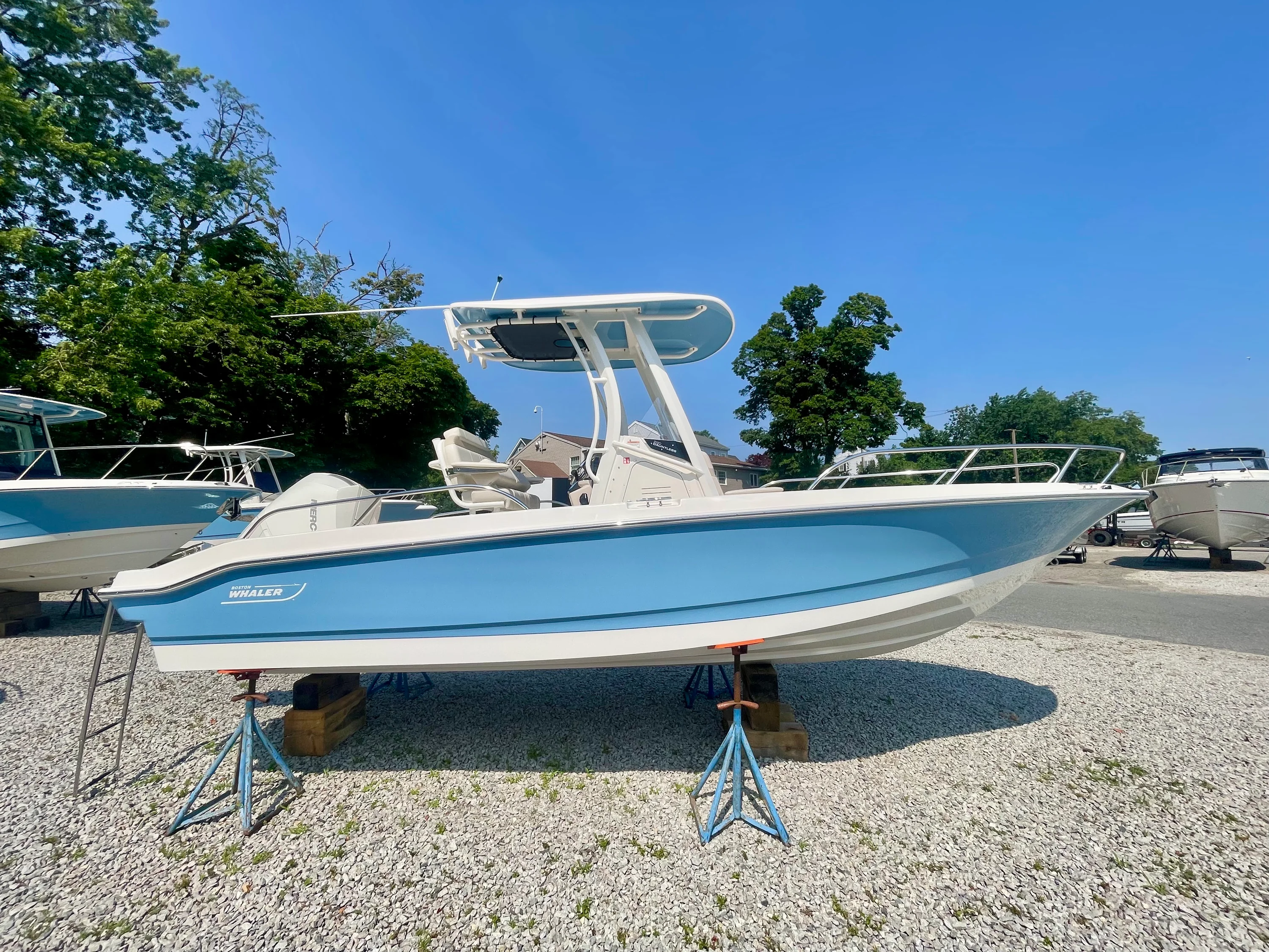 2026 Boston Whaler 220 Dauntless Image Thumbnail #1