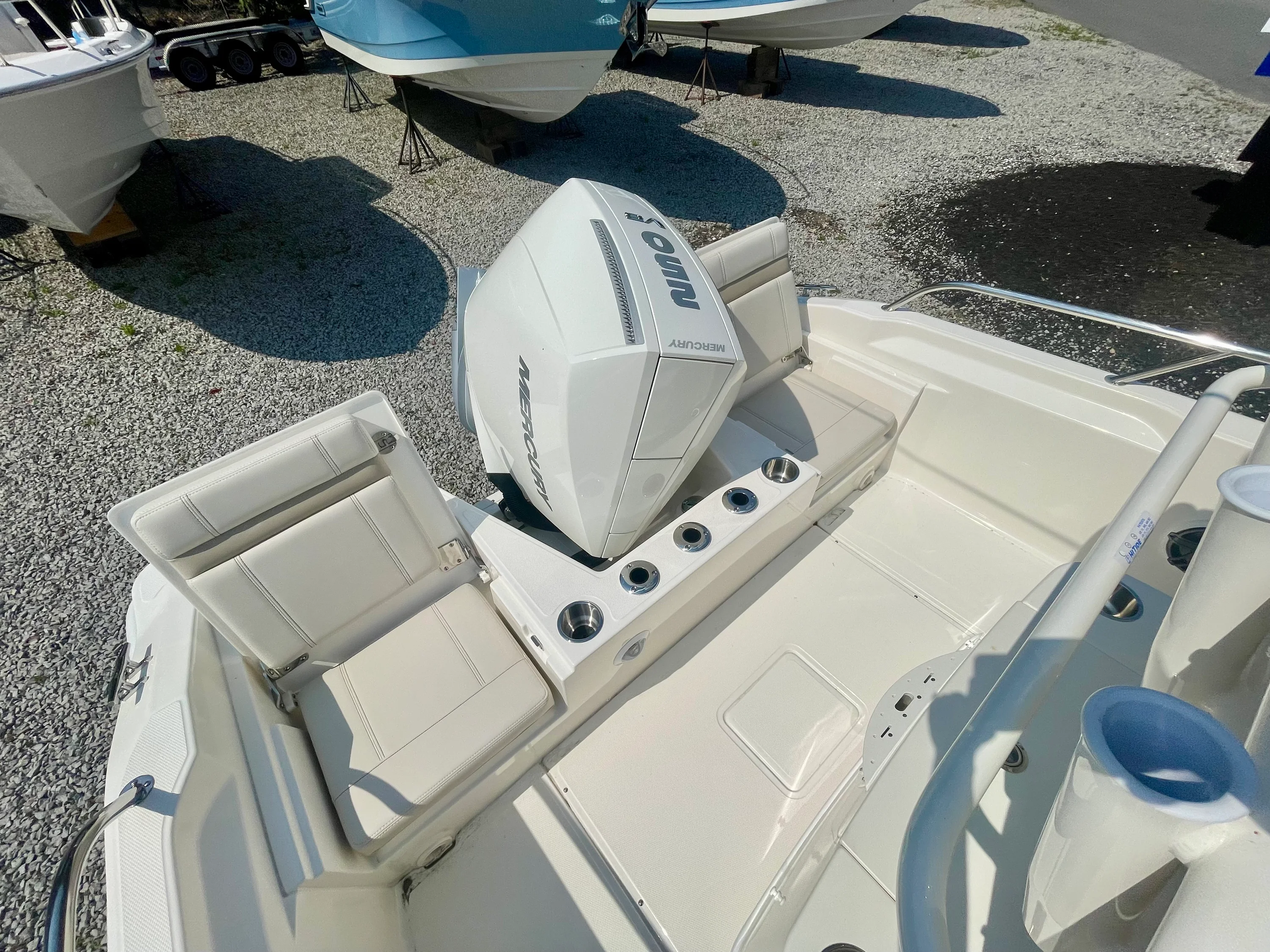 2026 Boston Whaler 220 Dauntless Image Thumbnail #3