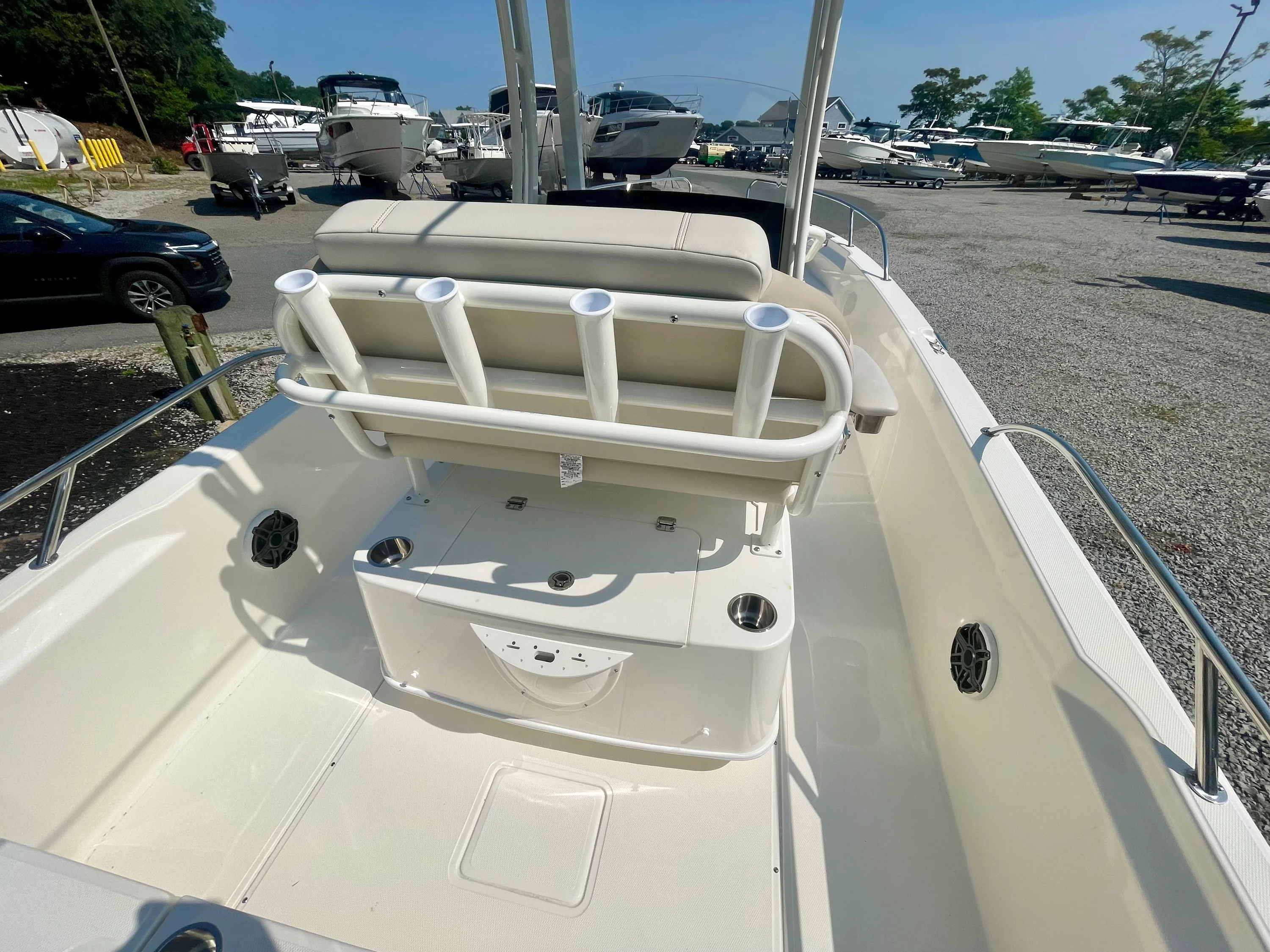 2026 Boston Whaler 220 Dauntless Image Thumbnail #4