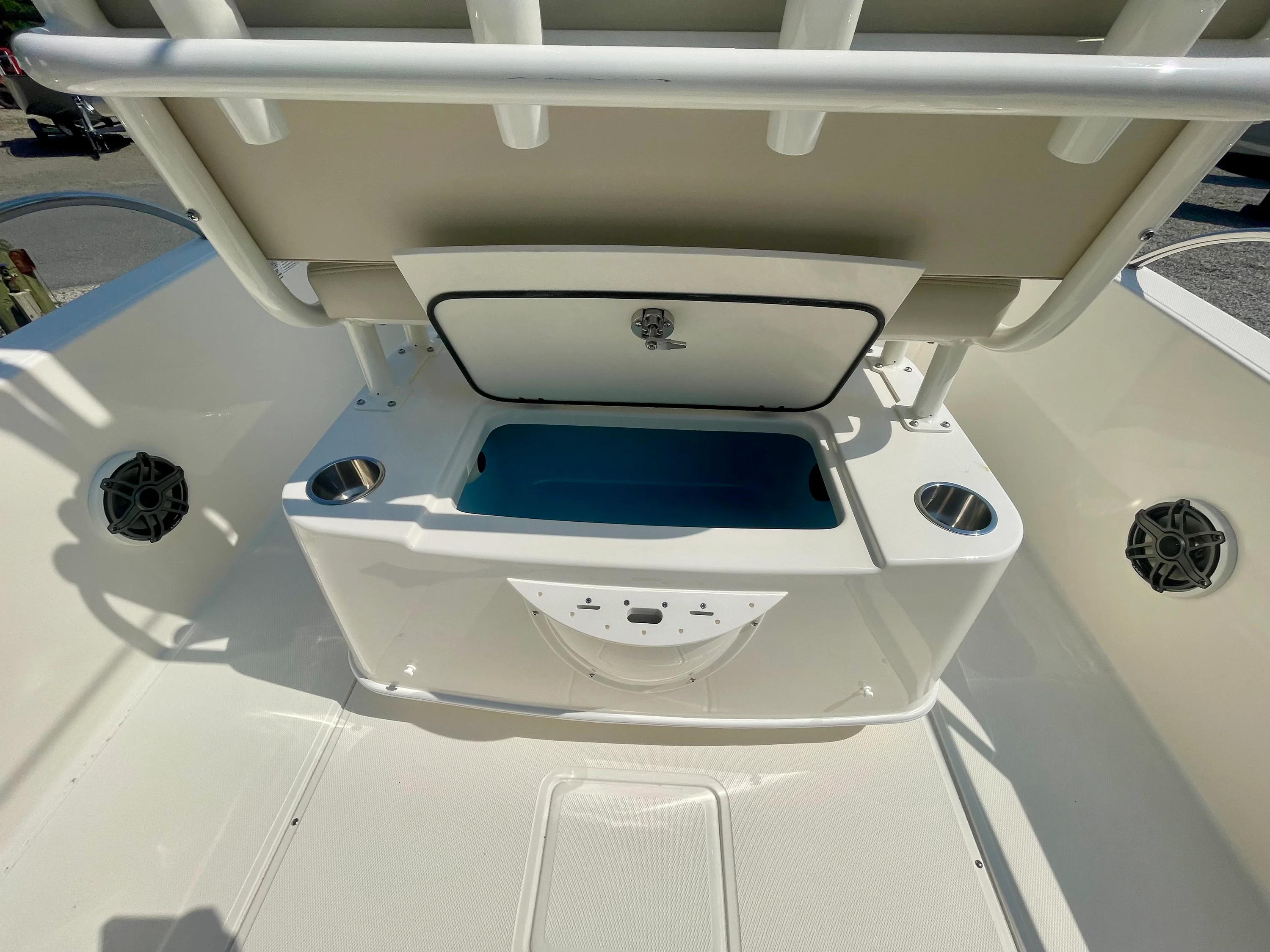 2026 Boston Whaler 220 Dauntless Image Thumbnail #5