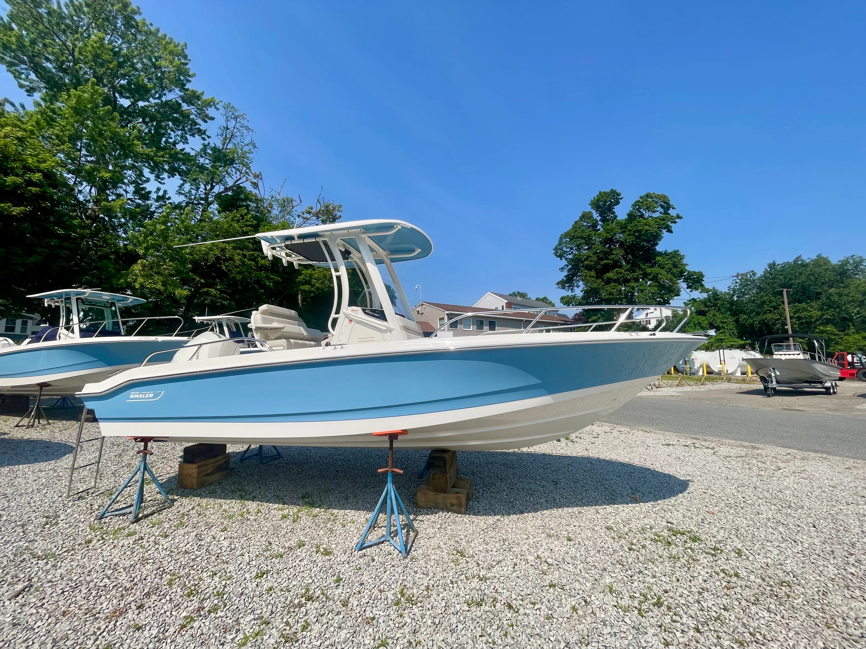 2026 Boston Whaler 220 Dauntless Image Thumbnail #0