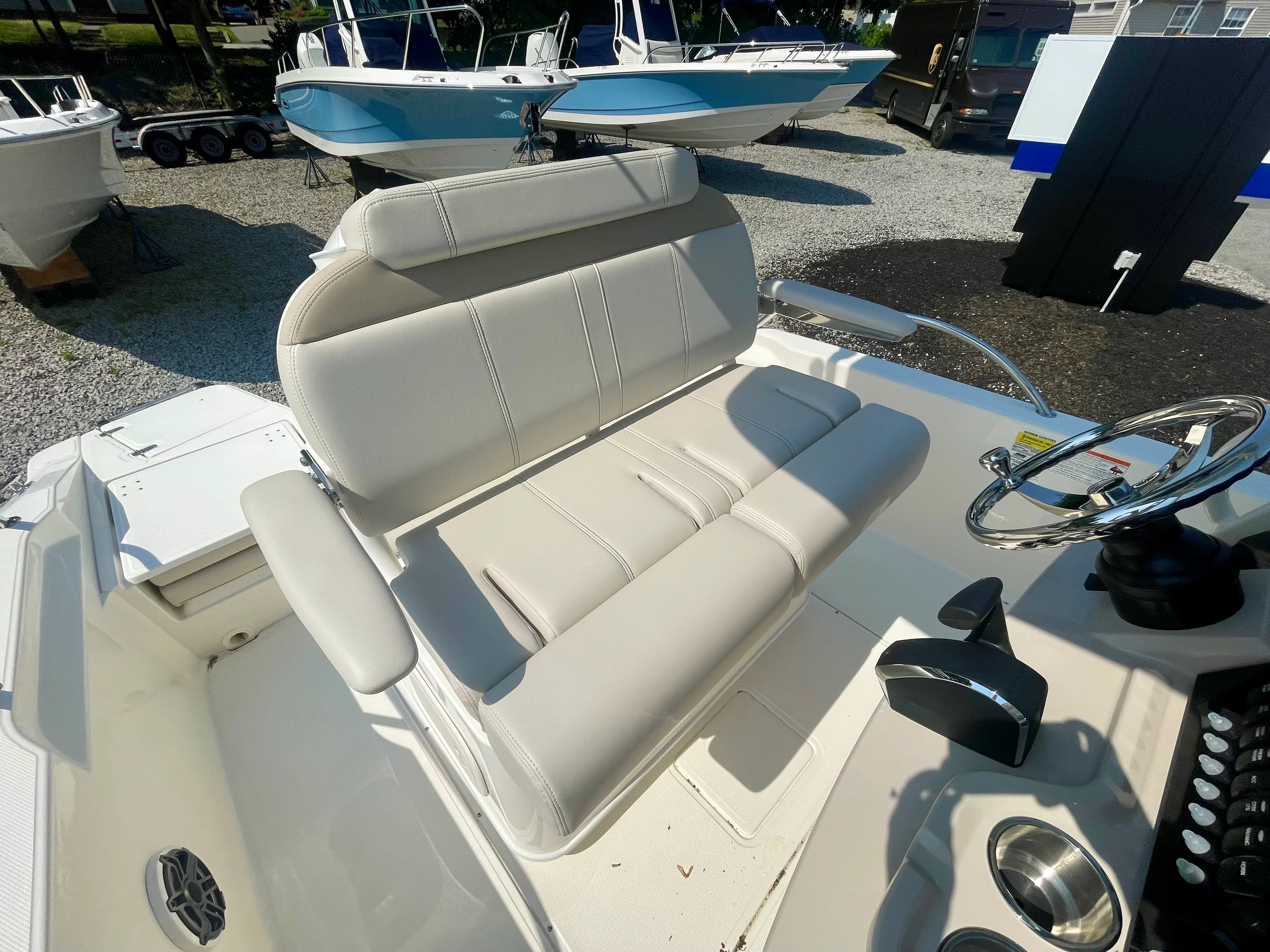 2026 Boston Whaler 220 Dauntless Image Thumbnail #9
