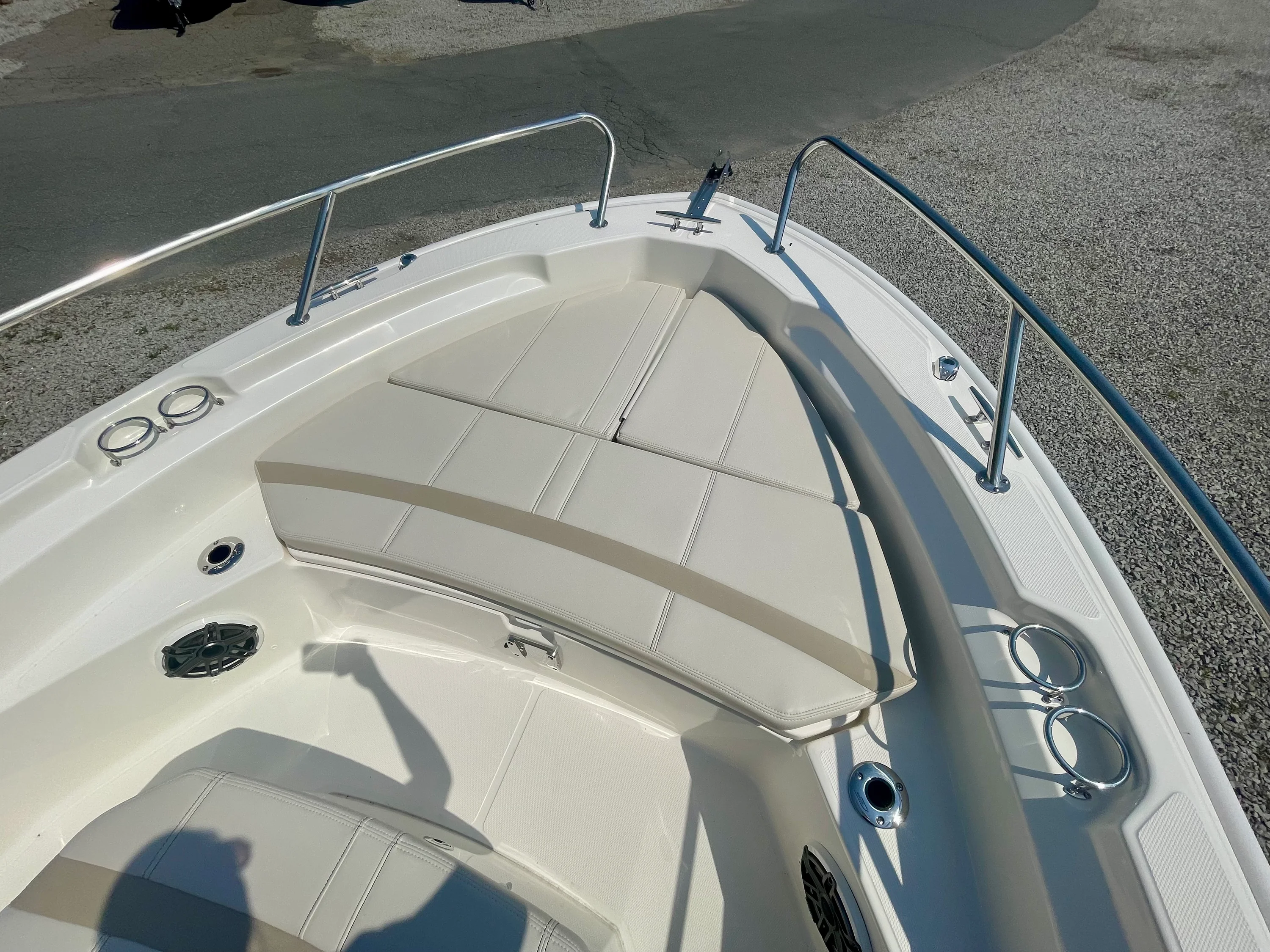 2026 Boston Whaler 220 Dauntless Image Thumbnail #17