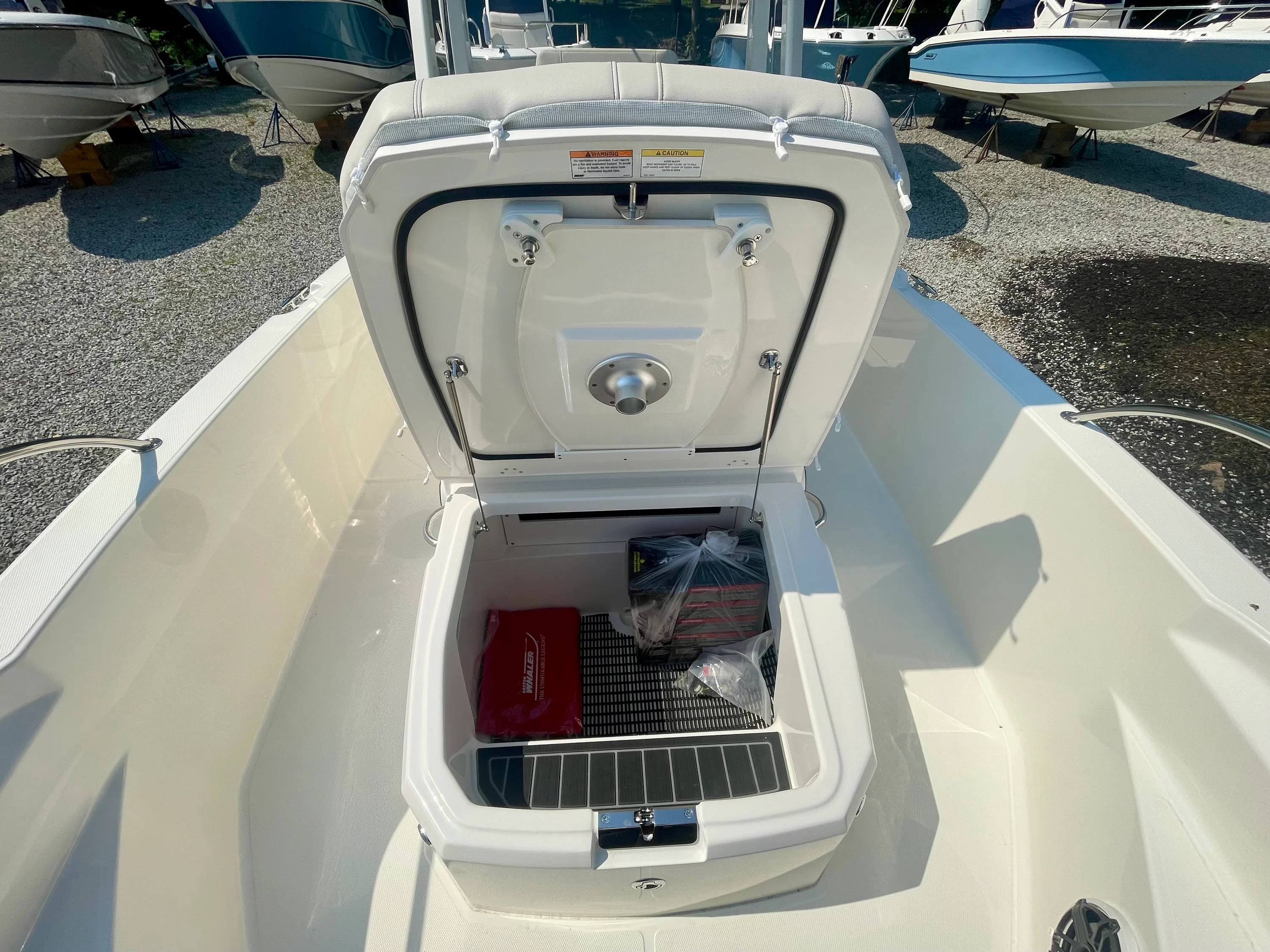 2026 Boston Whaler 220 Dauntless Image Thumbnail #16