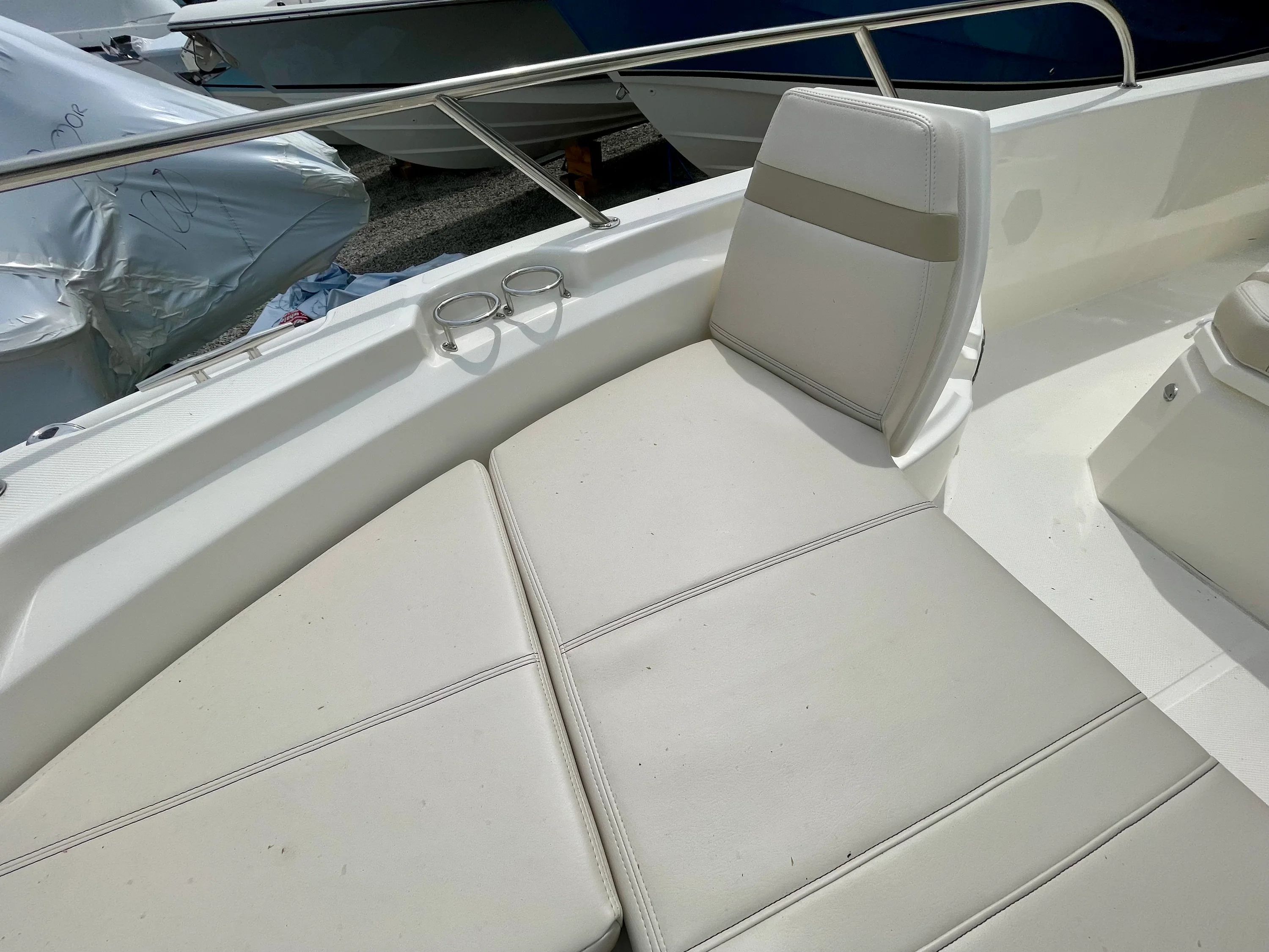 2026 Boston Whaler 250 Dauntless Image Thumbnail #11