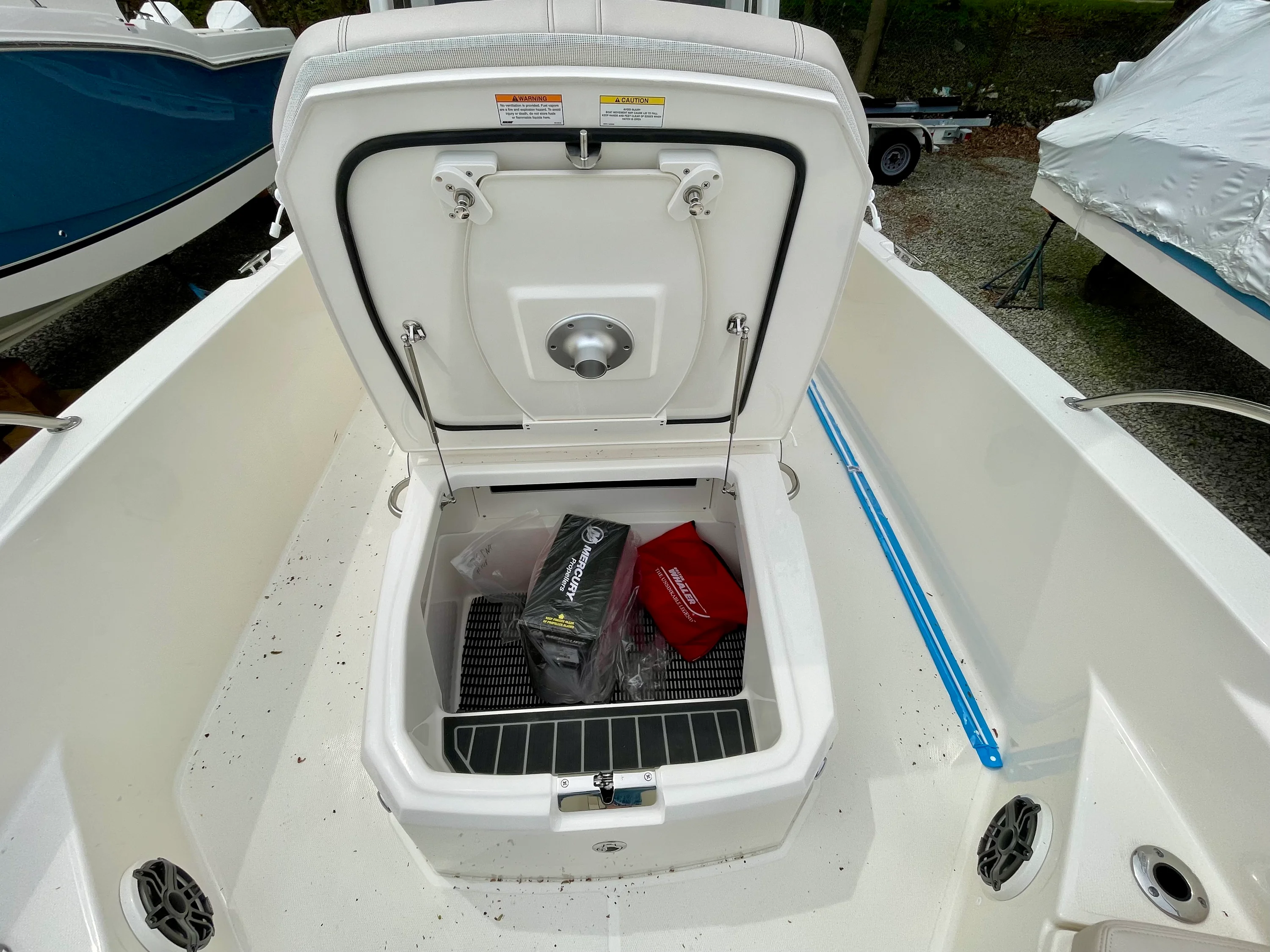 2026 Boston Whaler 250 Dauntless Image Thumbnail #12