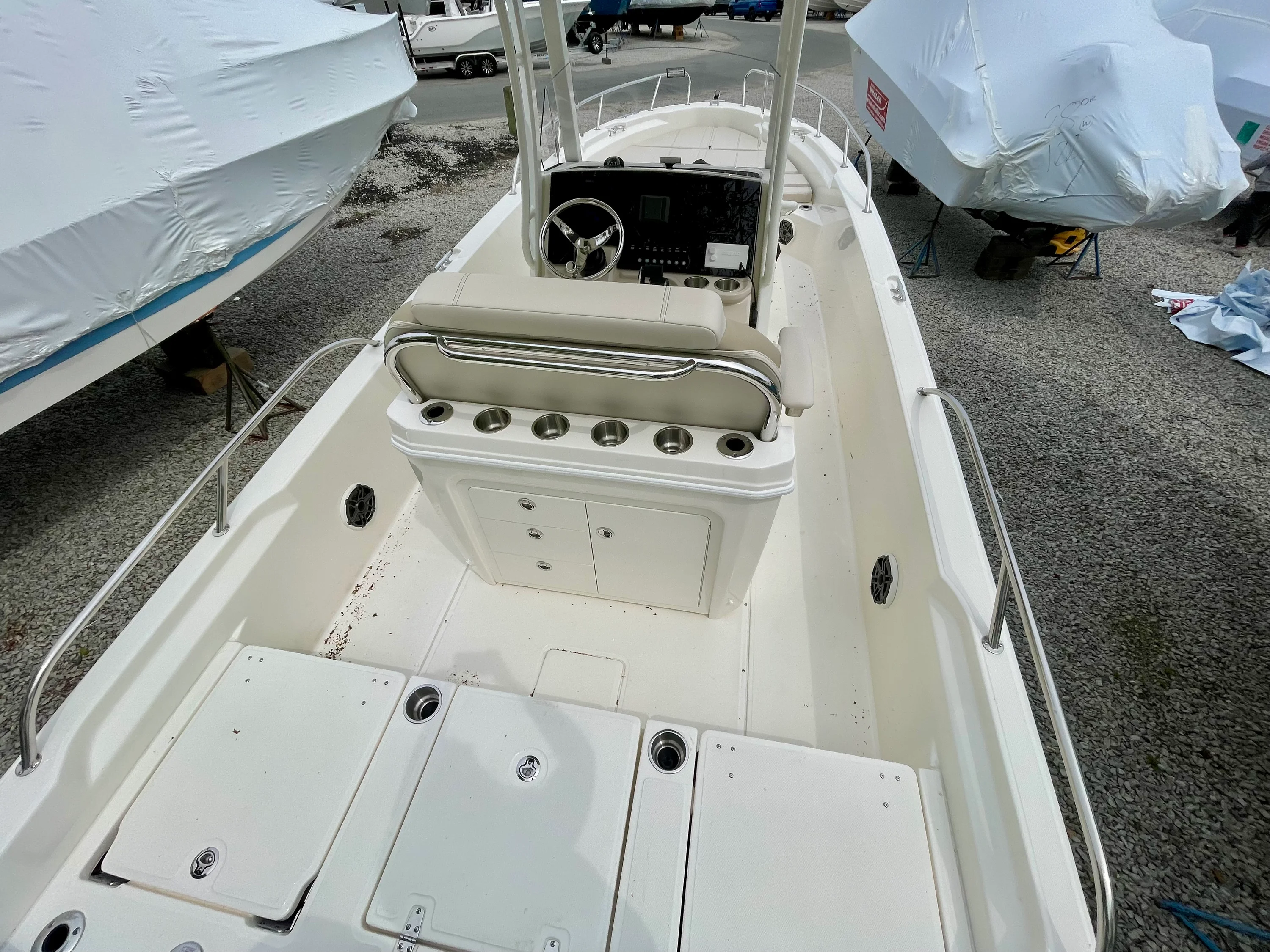2026 Boston Whaler 250 Dauntless Image Thumbnail #1