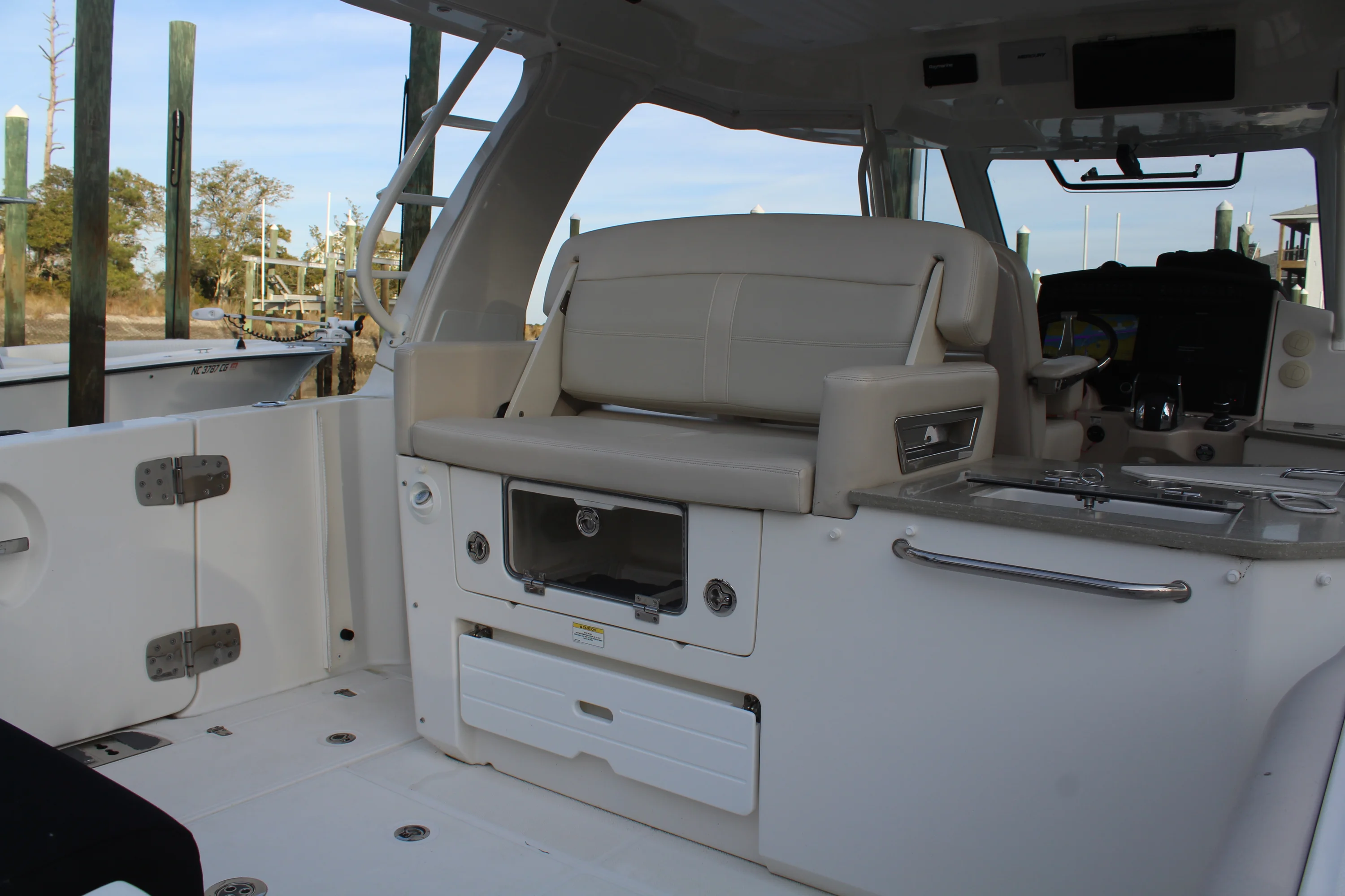 2021 Boston Whaler 350 REALM Image Thumbnail #11