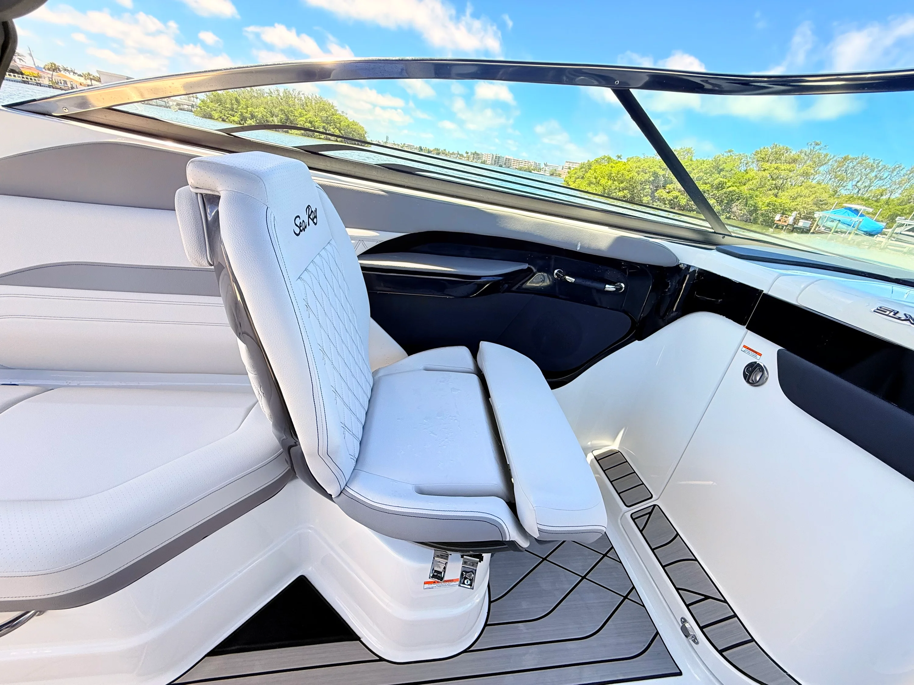 2026 Sea Ray SLX 280 Outboard Image Thumbnail #57