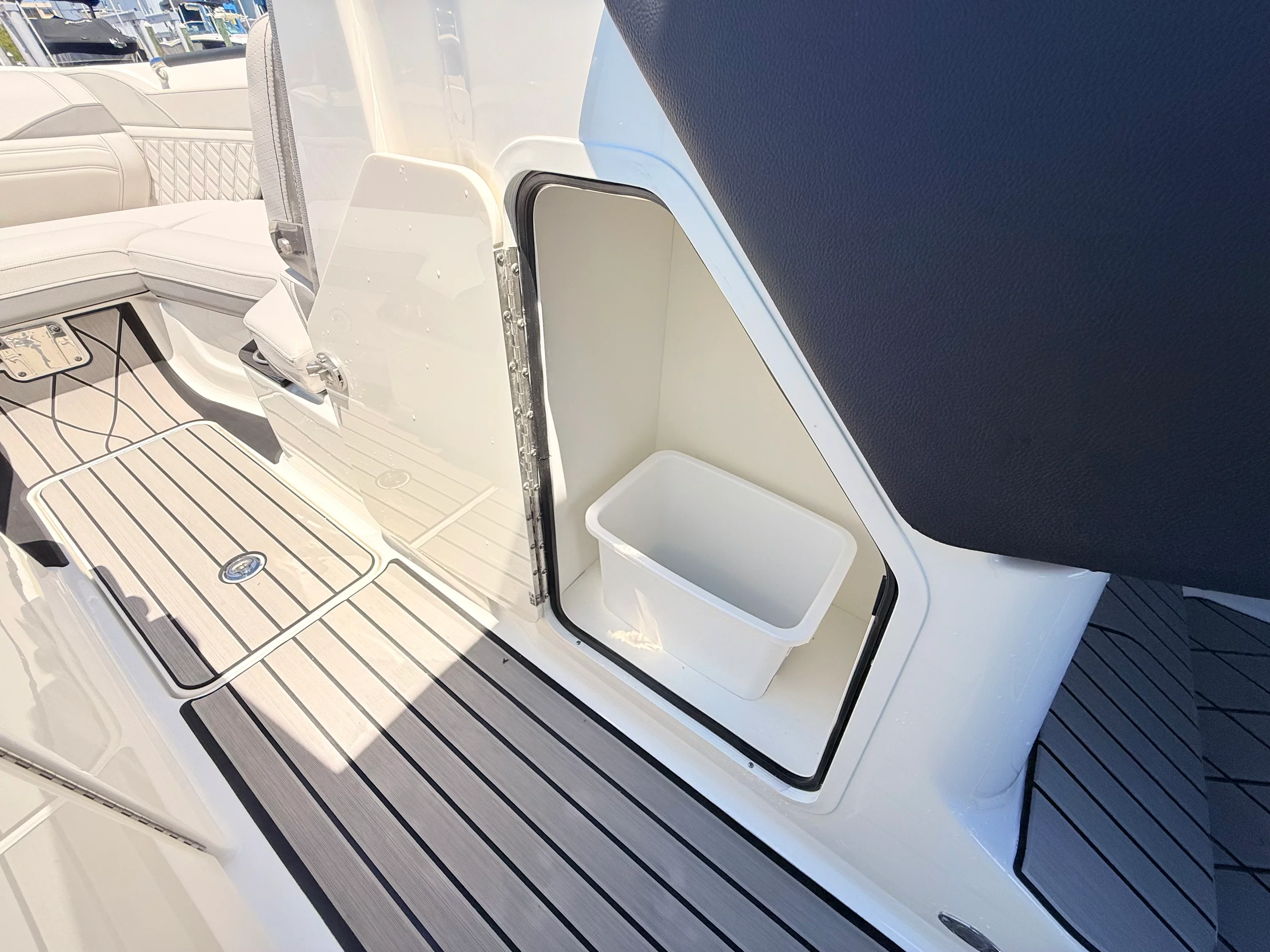 2026 Sea Ray SLX 280 Outboard Image Thumbnail #66
