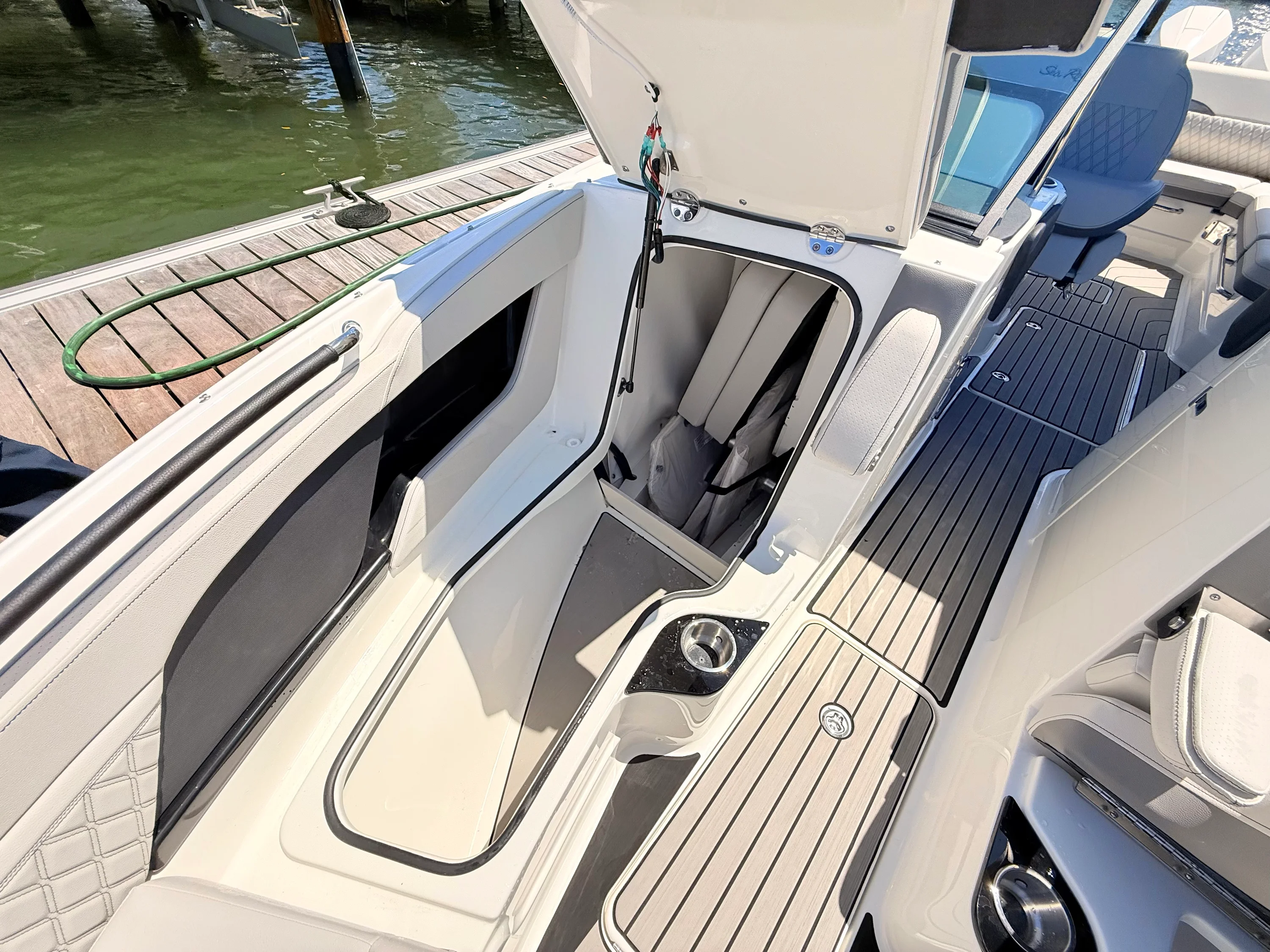 2026 Sea Ray SLX 280 Outboard Image Thumbnail #73