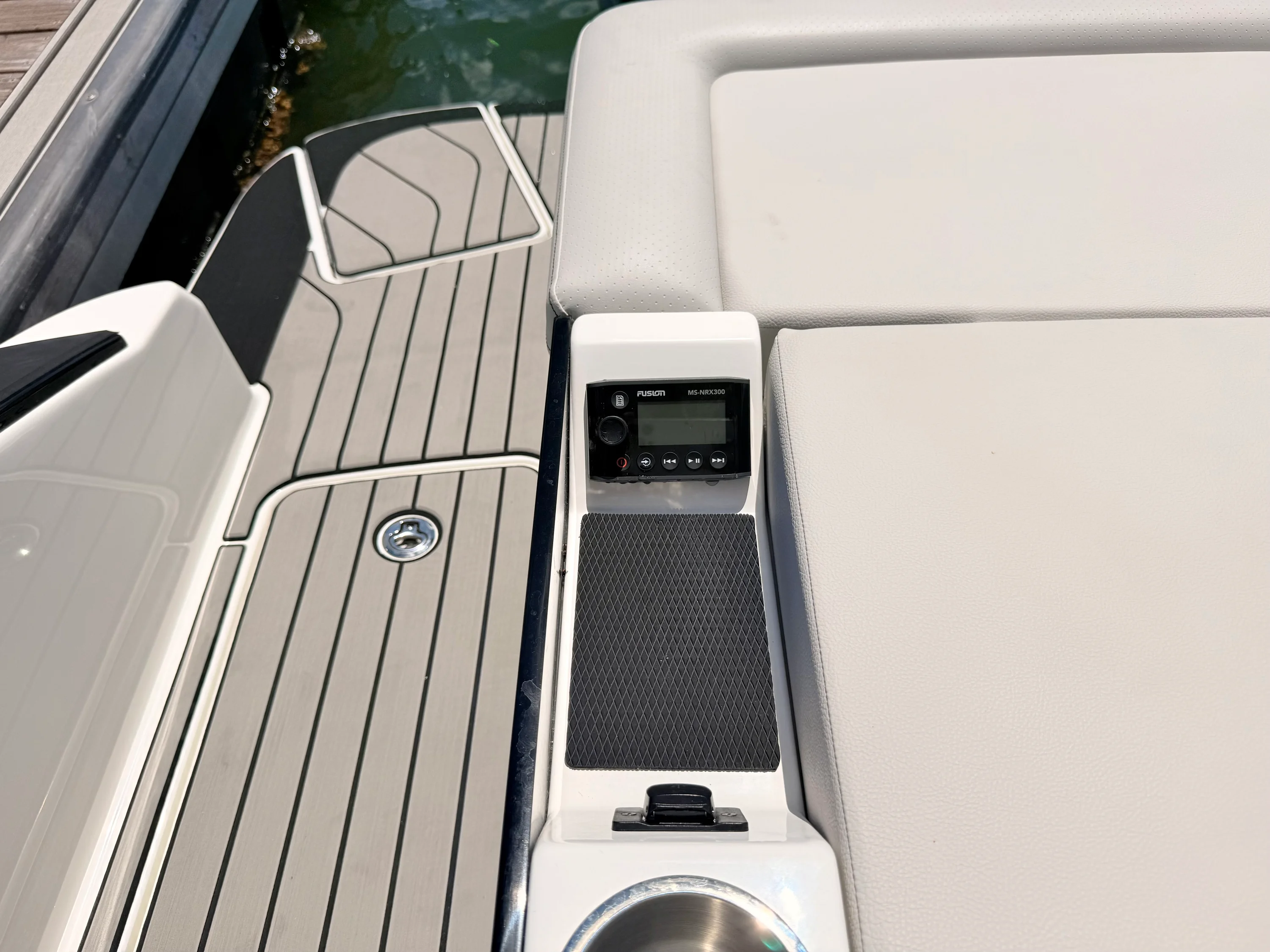 2026 Sea Ray SLX 280 Outboard Image Thumbnail #32