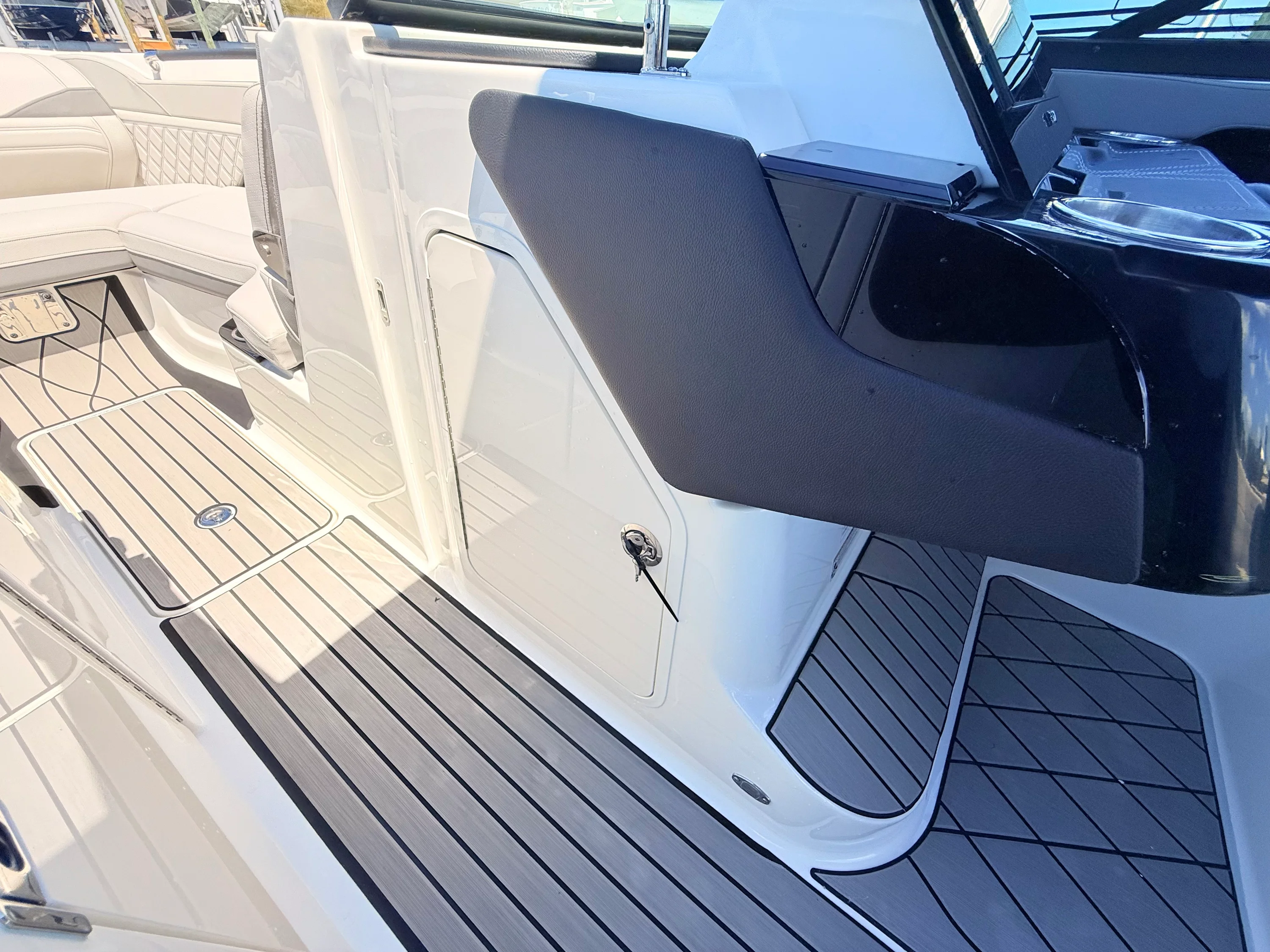 2026 Sea Ray SLX 280 Outboard Image Thumbnail #65