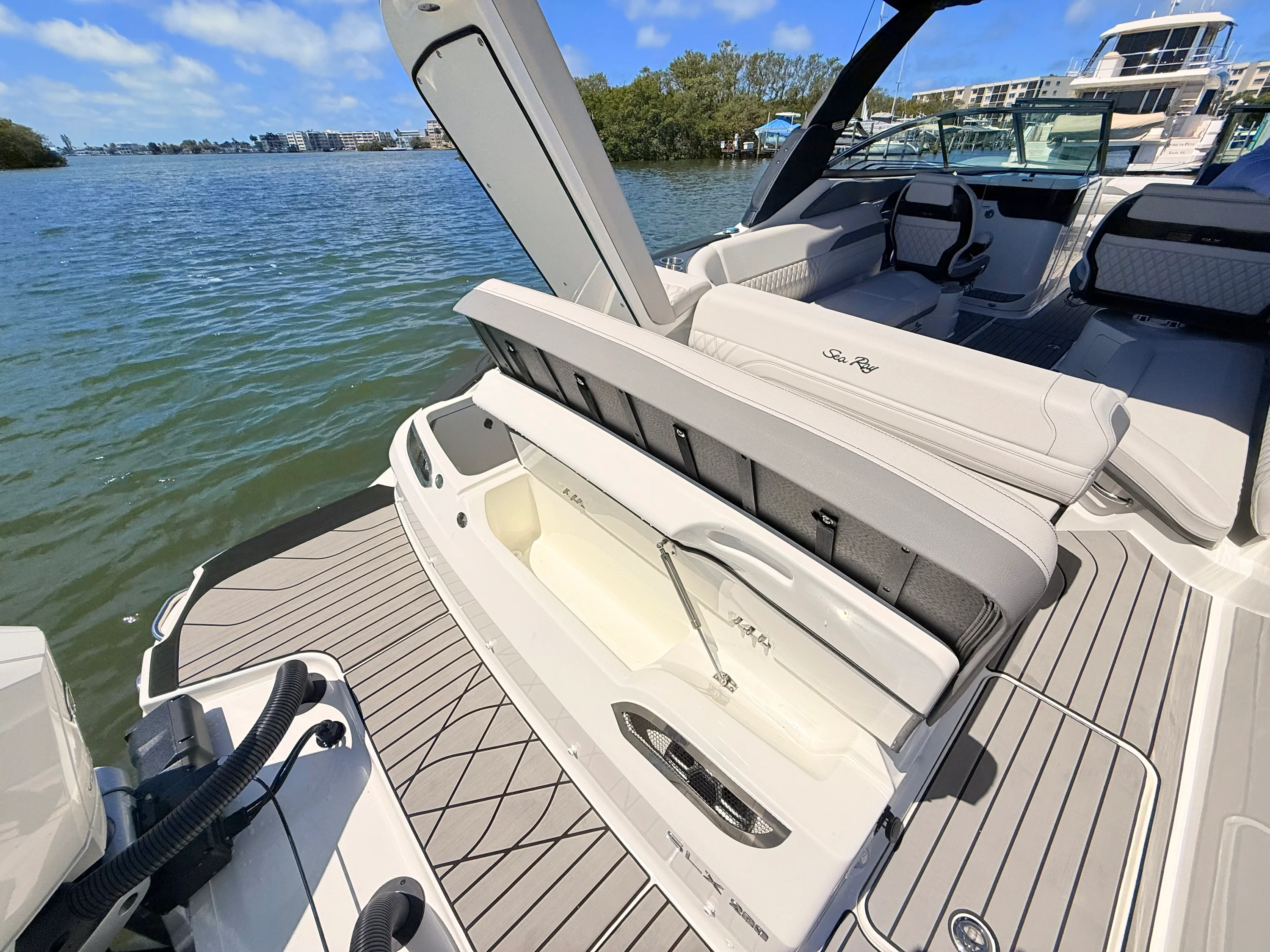 2026 Sea Ray SLX 280 Outboard Image Thumbnail #26