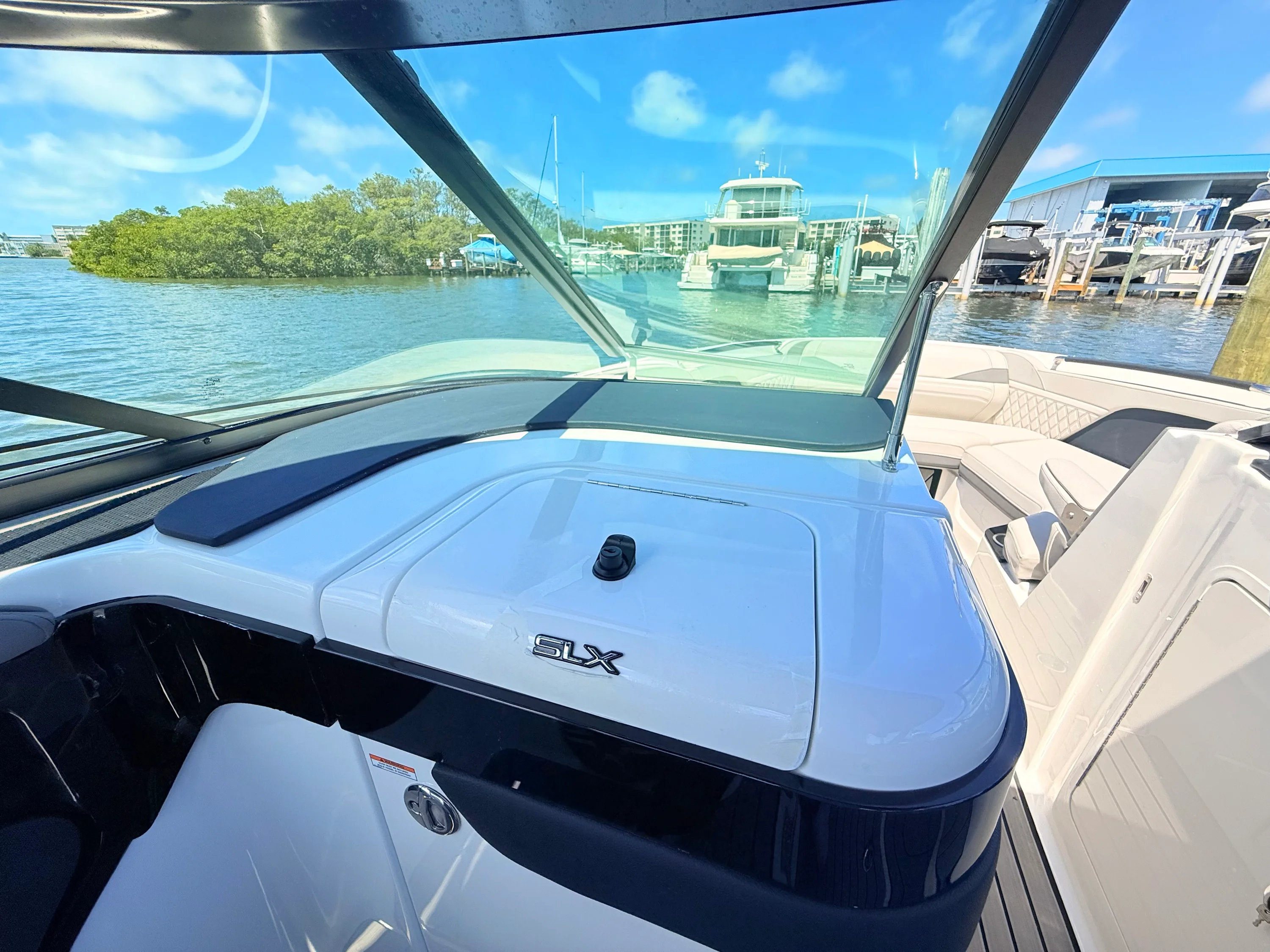 2026 Sea Ray SLX 280 Outboard Image Thumbnail #59