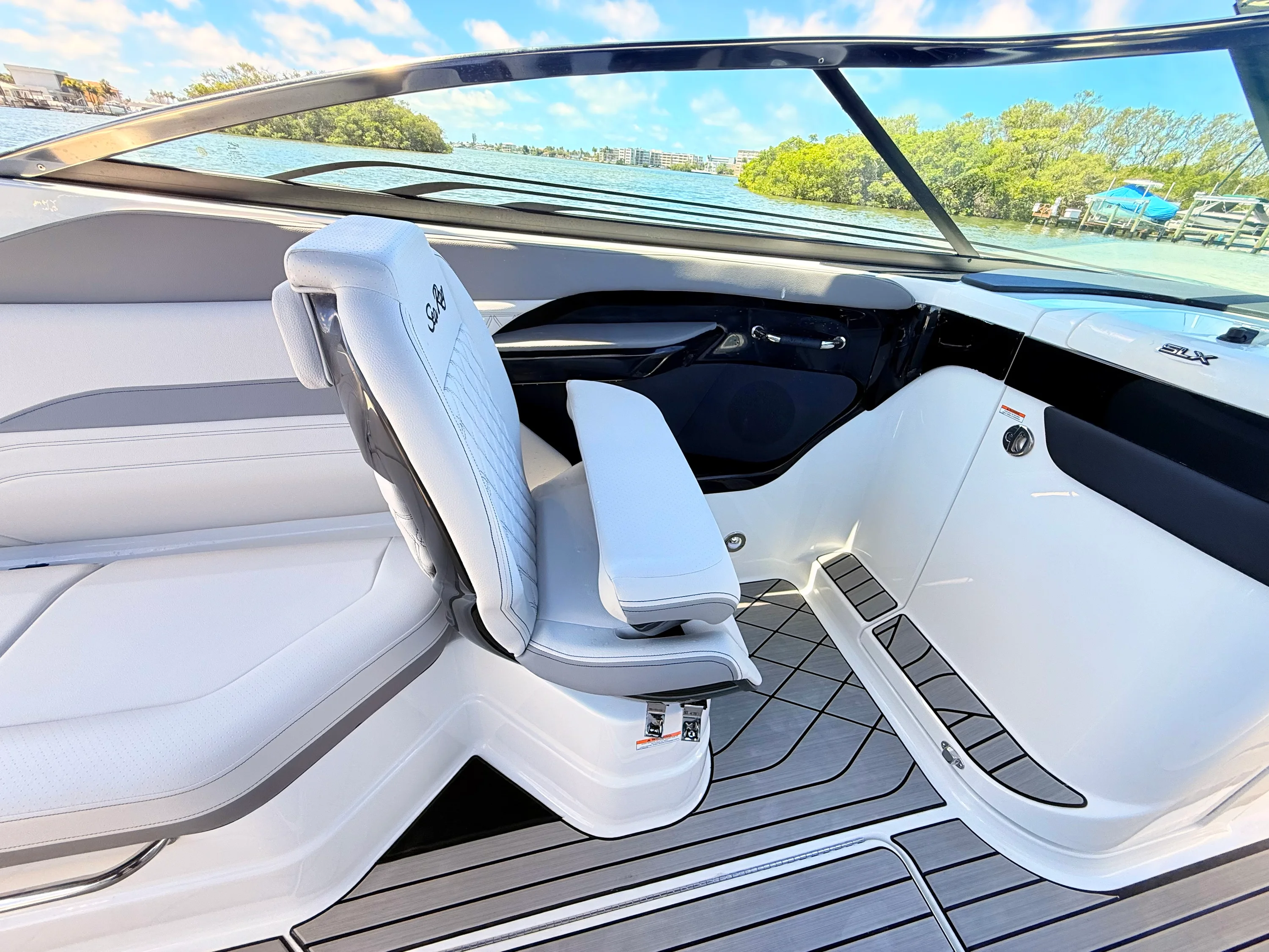 2026 Sea Ray SLX 280 Outboard Image Thumbnail #58