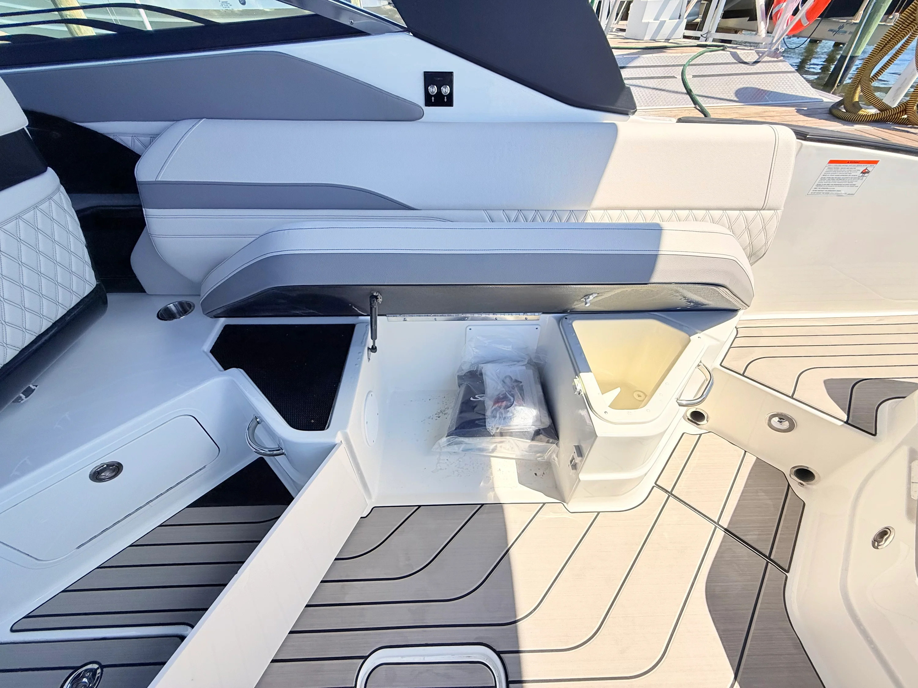 2026 Sea Ray SLX 280 Outboard Image Thumbnail #40