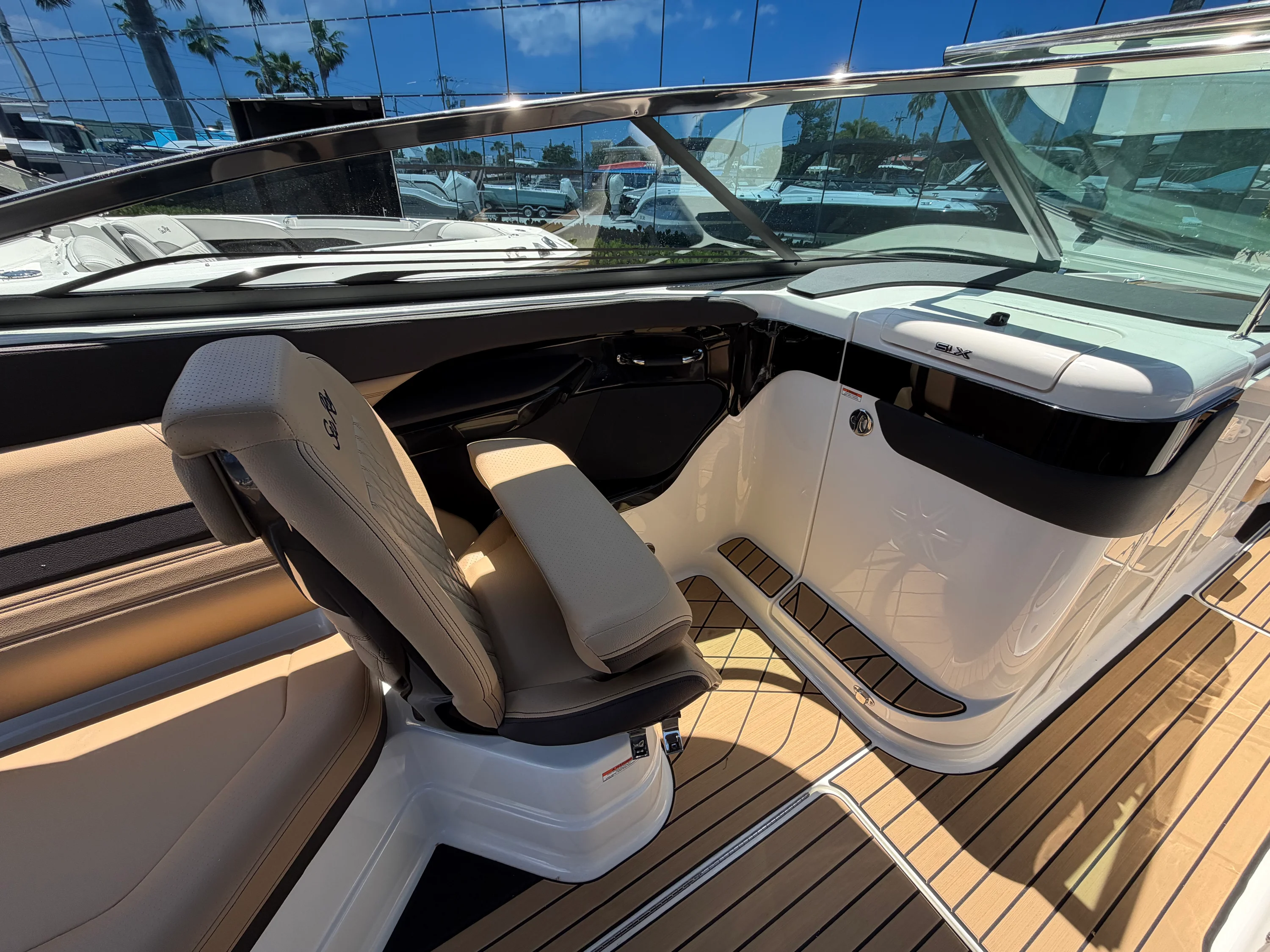 2026 Sea Ray SLX 280 Outboard Image Thumbnail #23