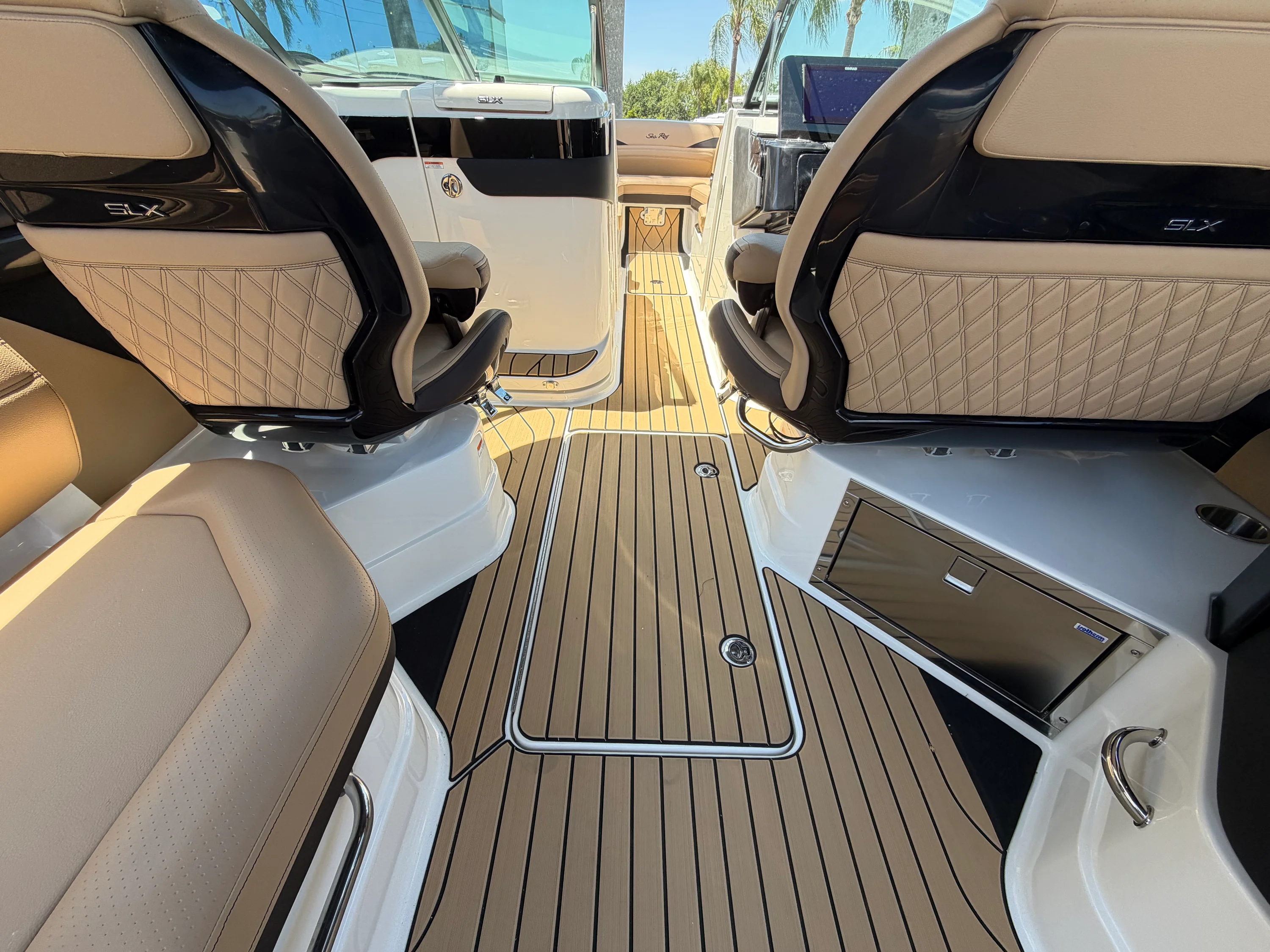 2026 Sea Ray SLX 280 Outboard Image Thumbnail #21