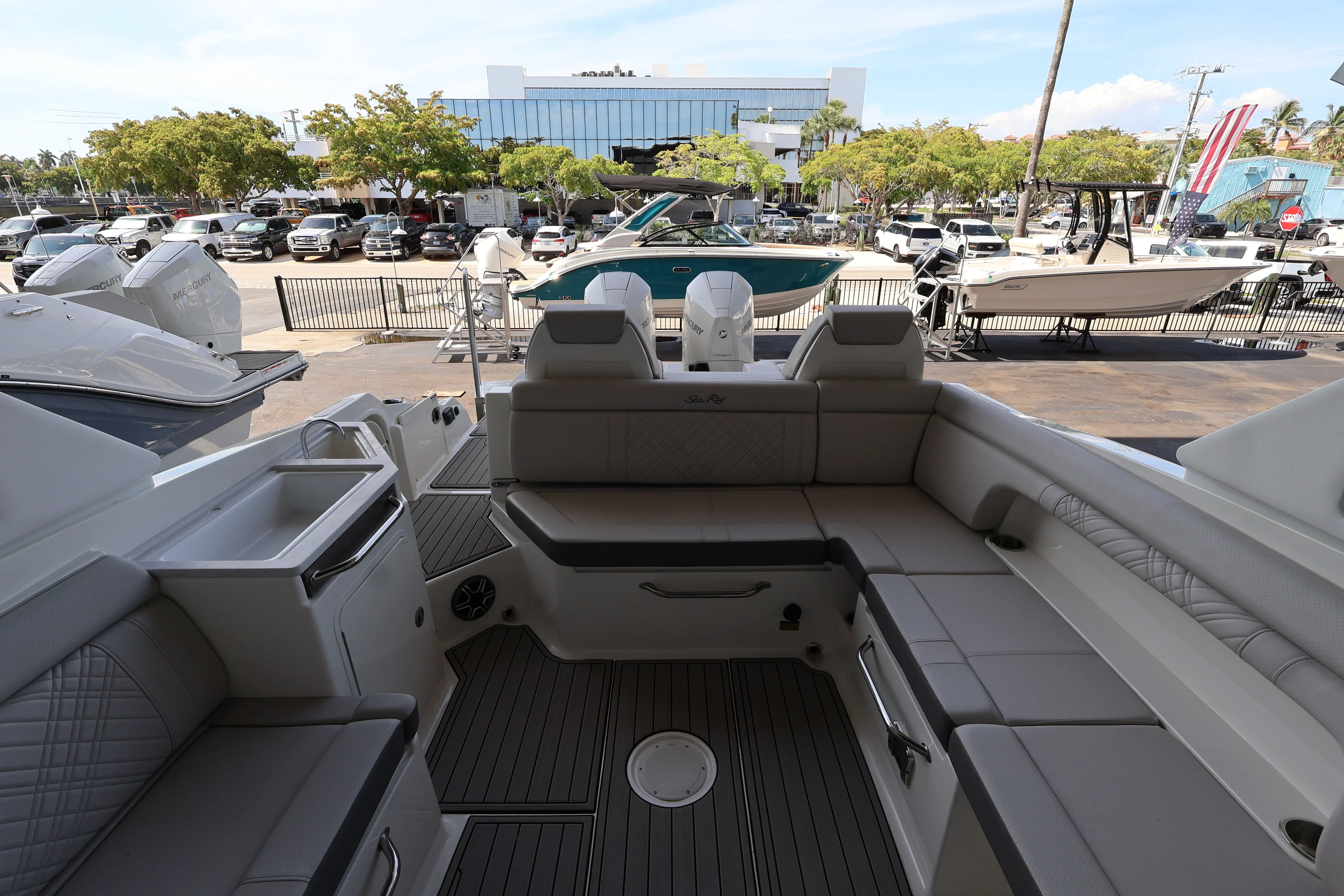 2026 Sea Ray SDX 290 Outboard Image Thumbnail #13