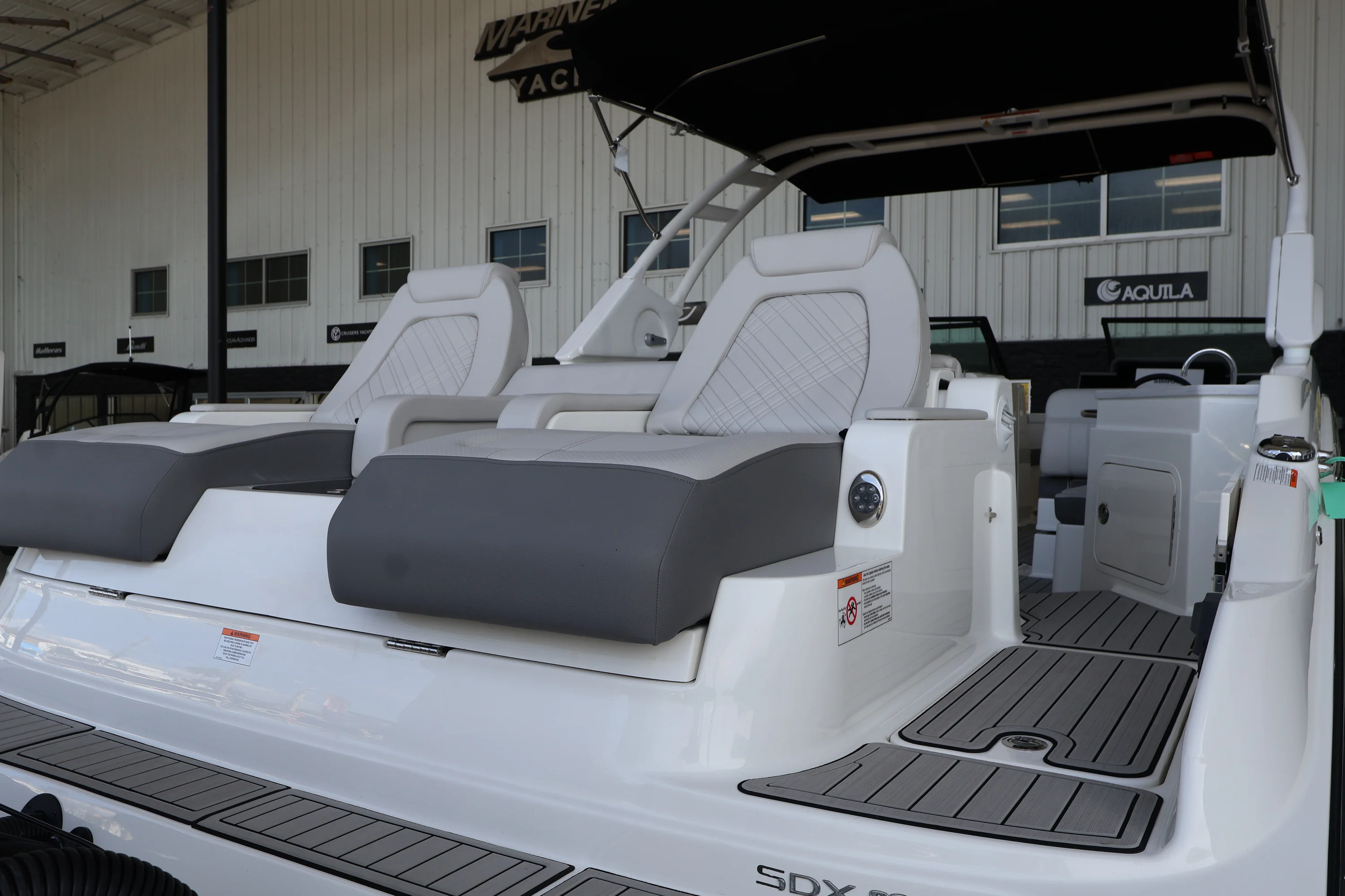 2026 Sea Ray SDX 290 Outboard Image Thumbnail #10