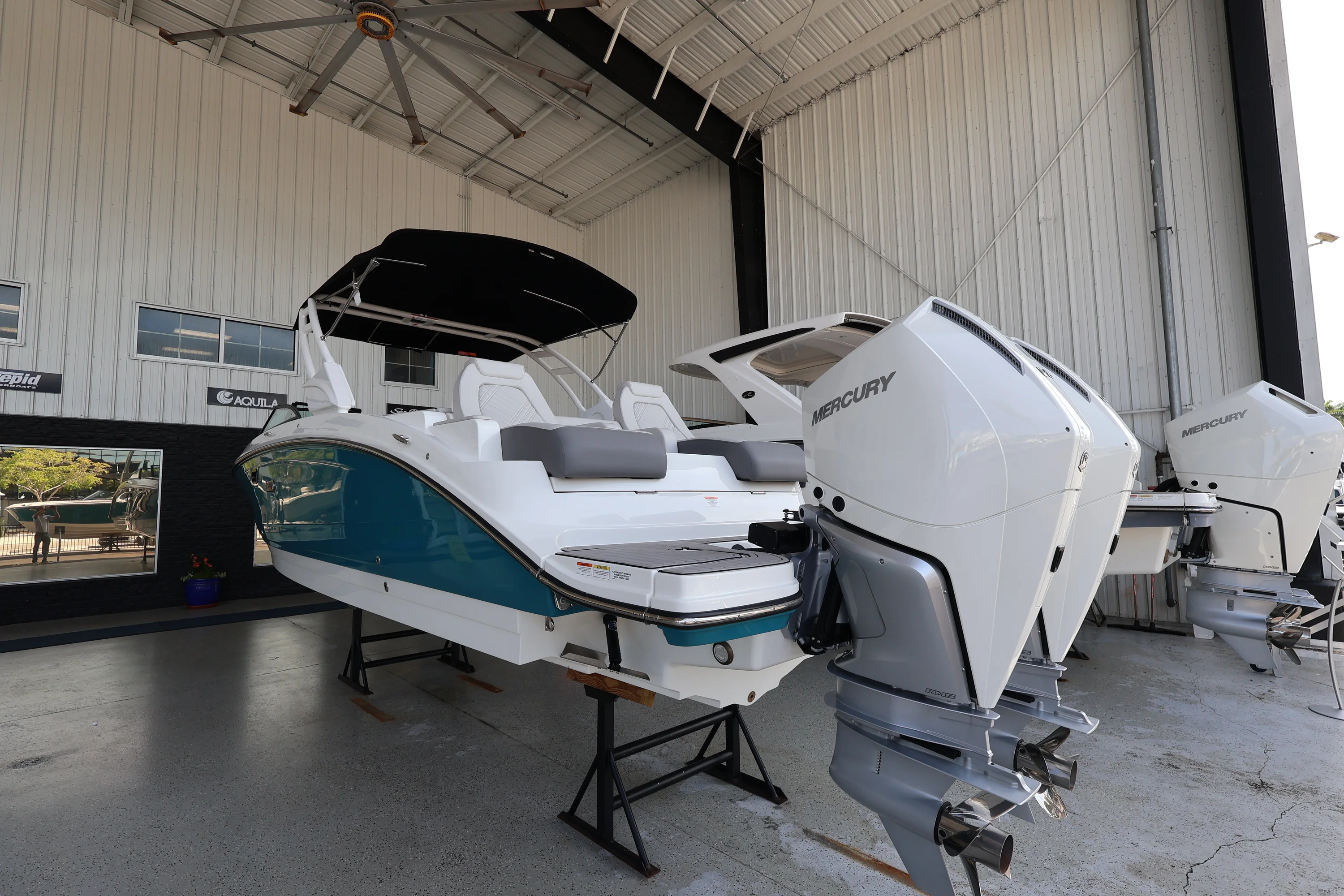 2026 Sea Ray SDX 290 Outboard Image Thumbnail #7