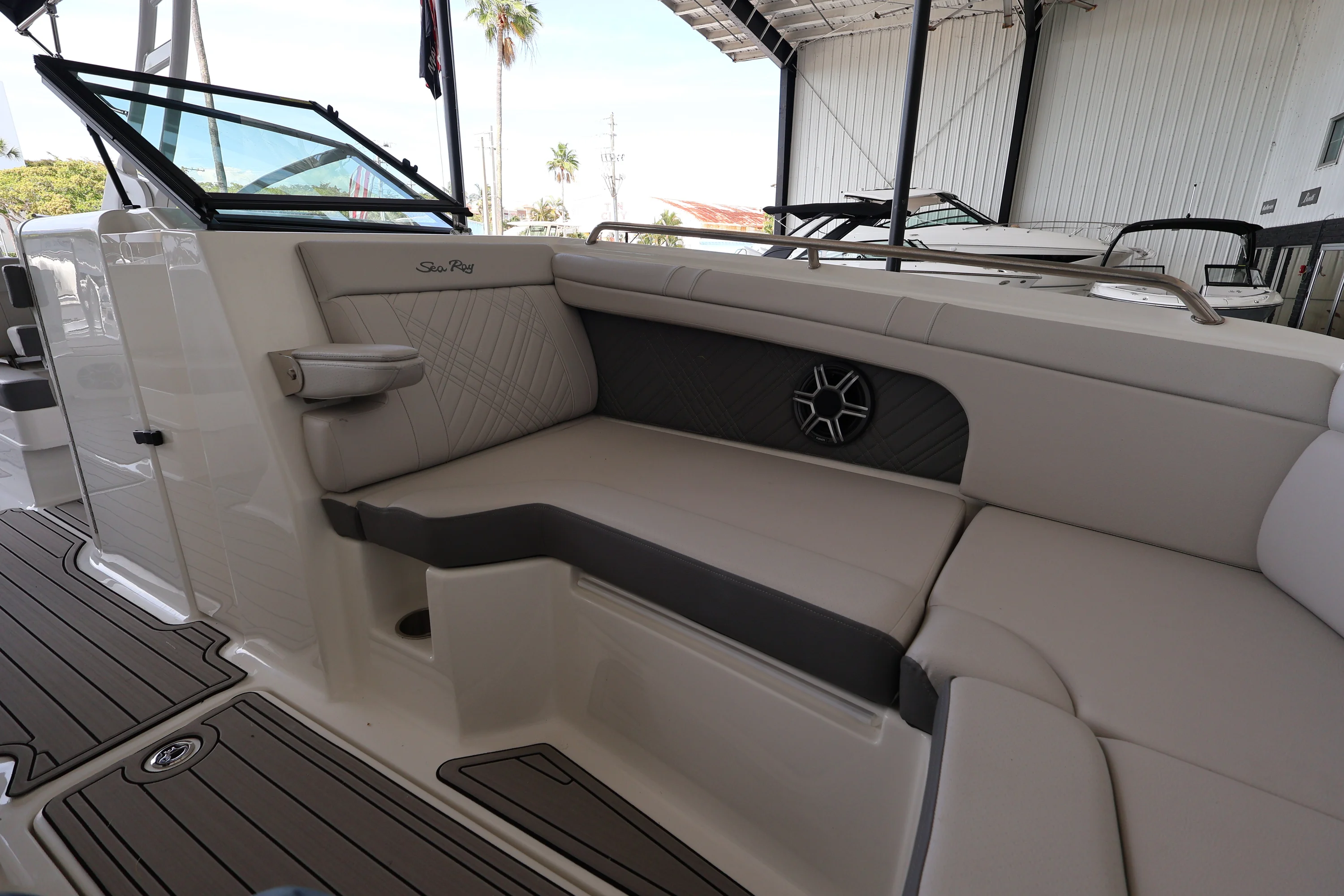 2026 Sea Ray SDX 290 Outboard Image Thumbnail #37